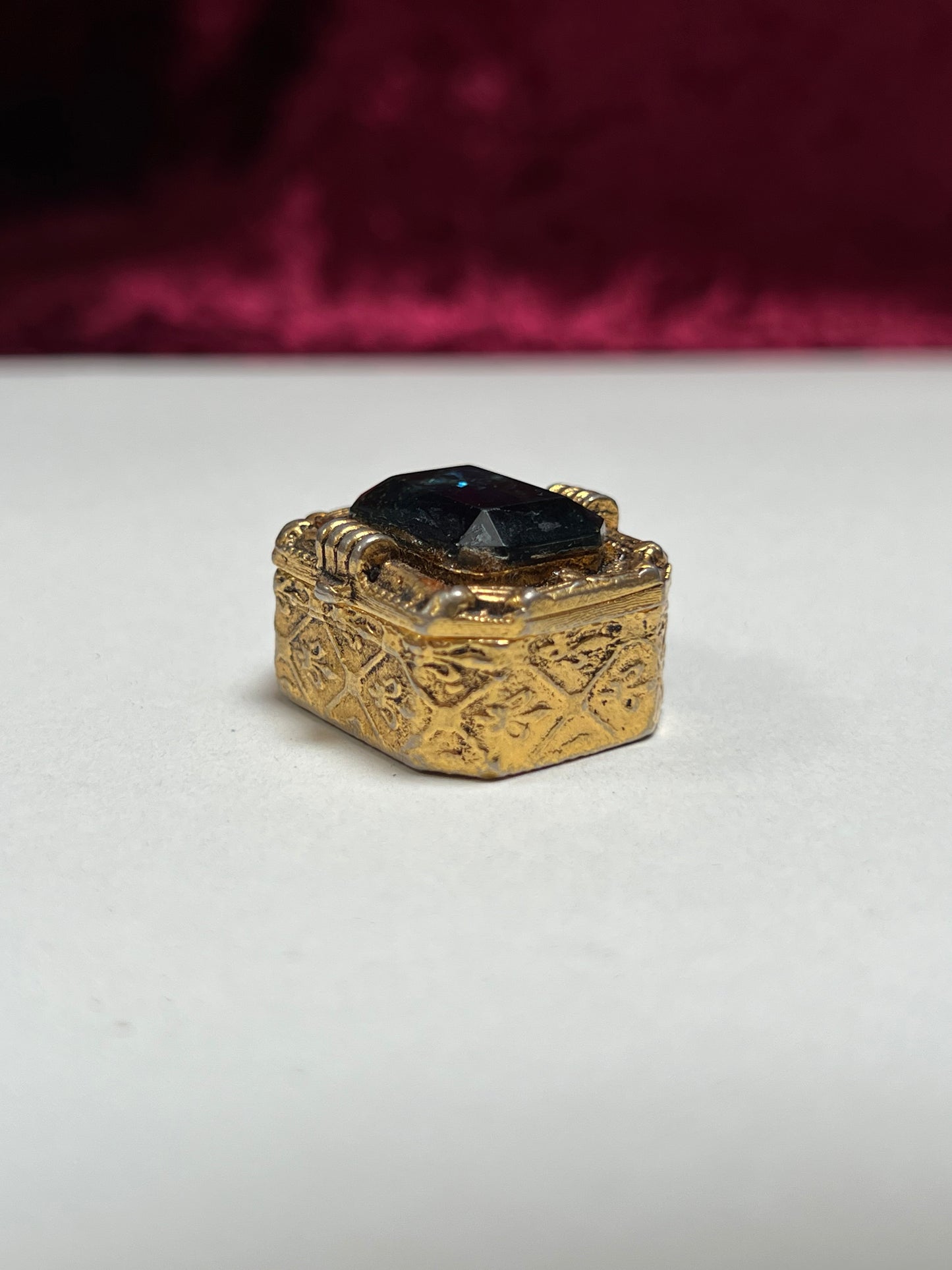 Vintage Trinket Box - Gilt Ormolu Pill / Snuff Box - Blue Jewel Lid - Fleur de Lis Design