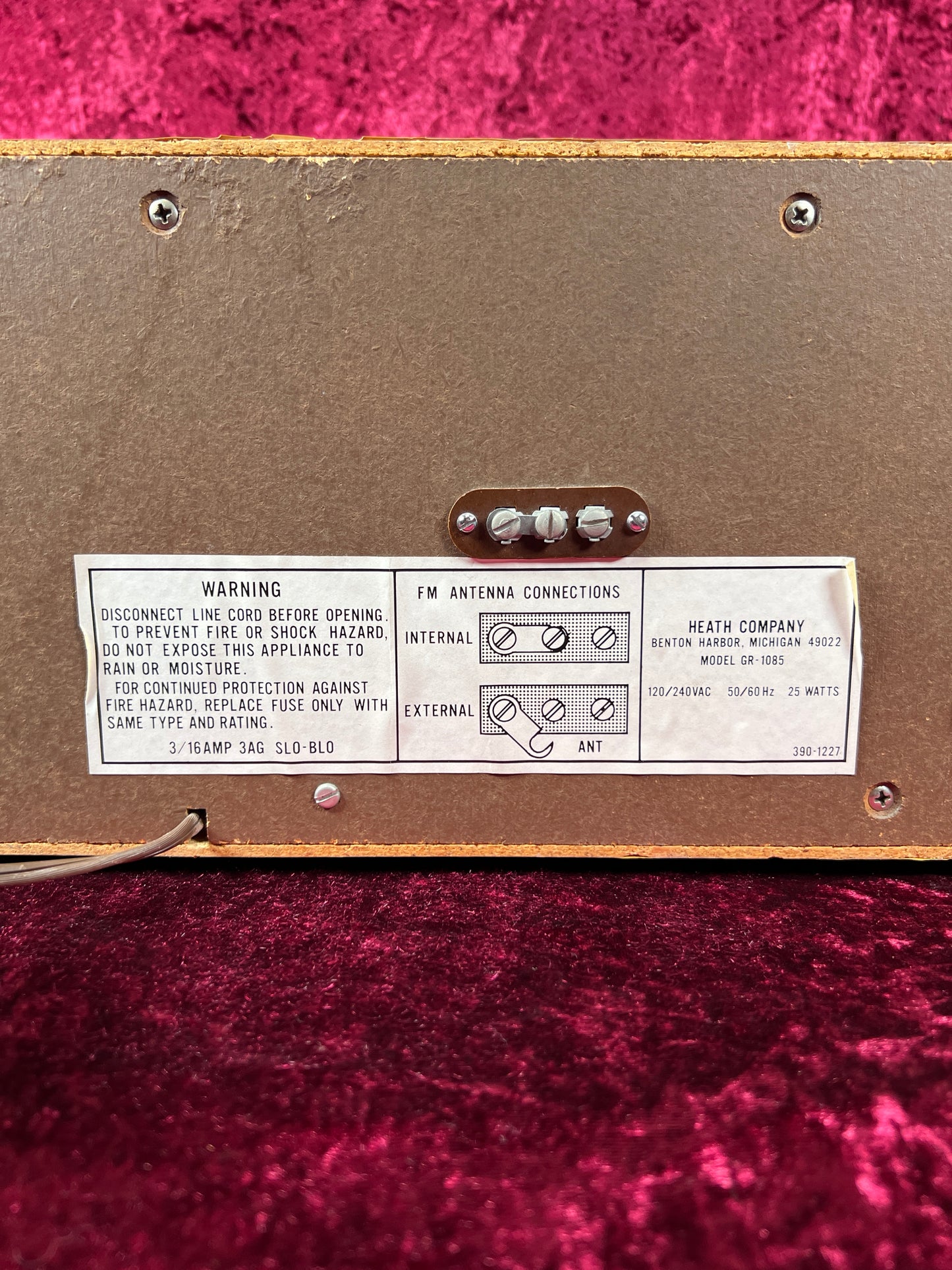 Vintage Electronics - AM / FM Tube Radio - GR-1085 Wood Grain - Heathkit - 1975