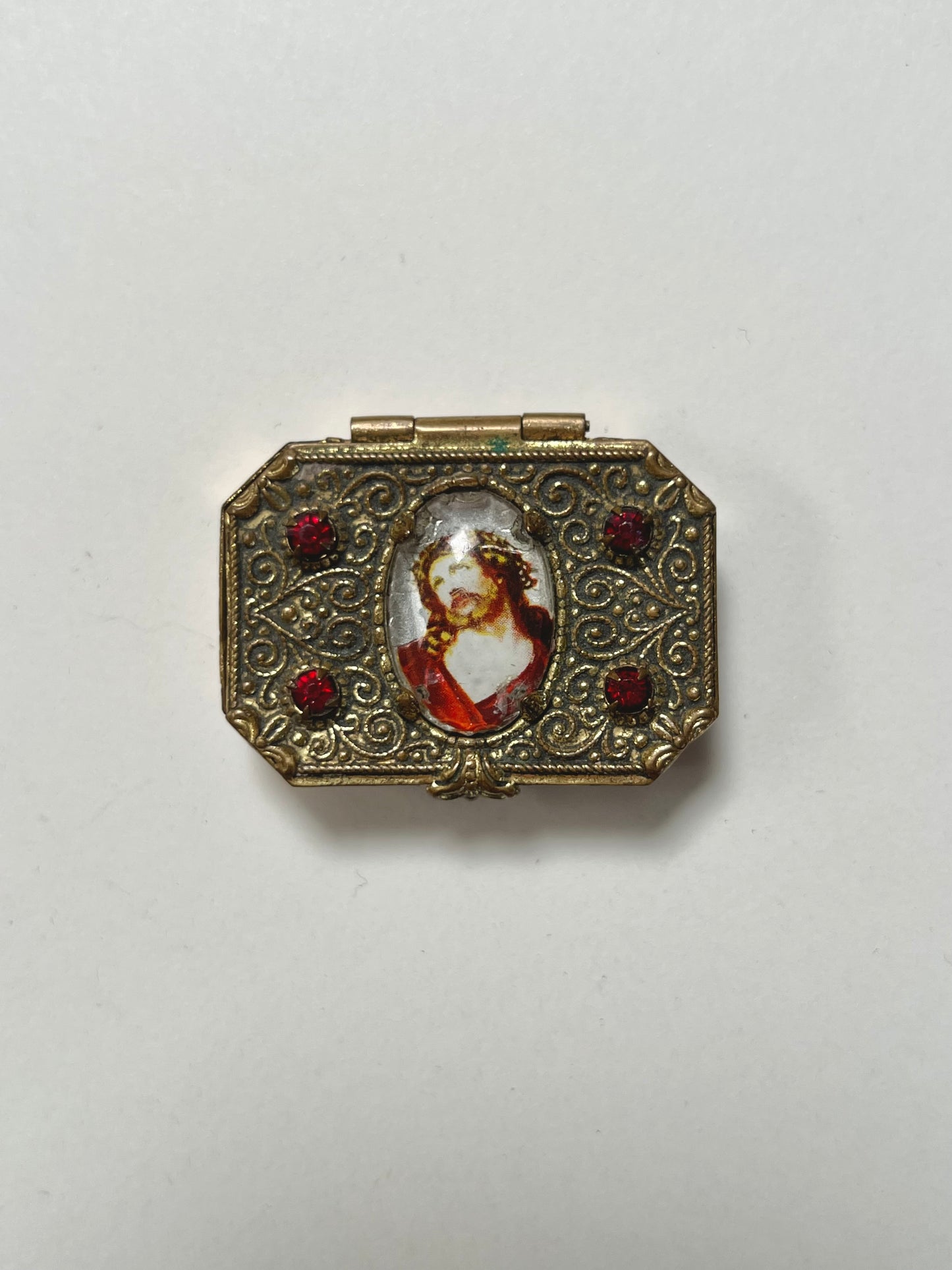 Vintage Religio - Brass Pill Box - Jesus In Thorned Crown - Red Faceted Glass