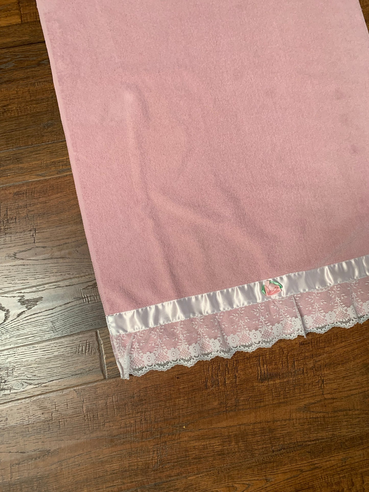 Vintage 1978 Grand Prix by Avanti Bath Towel - Pink with Lace, Ribbon, and Rose Trim