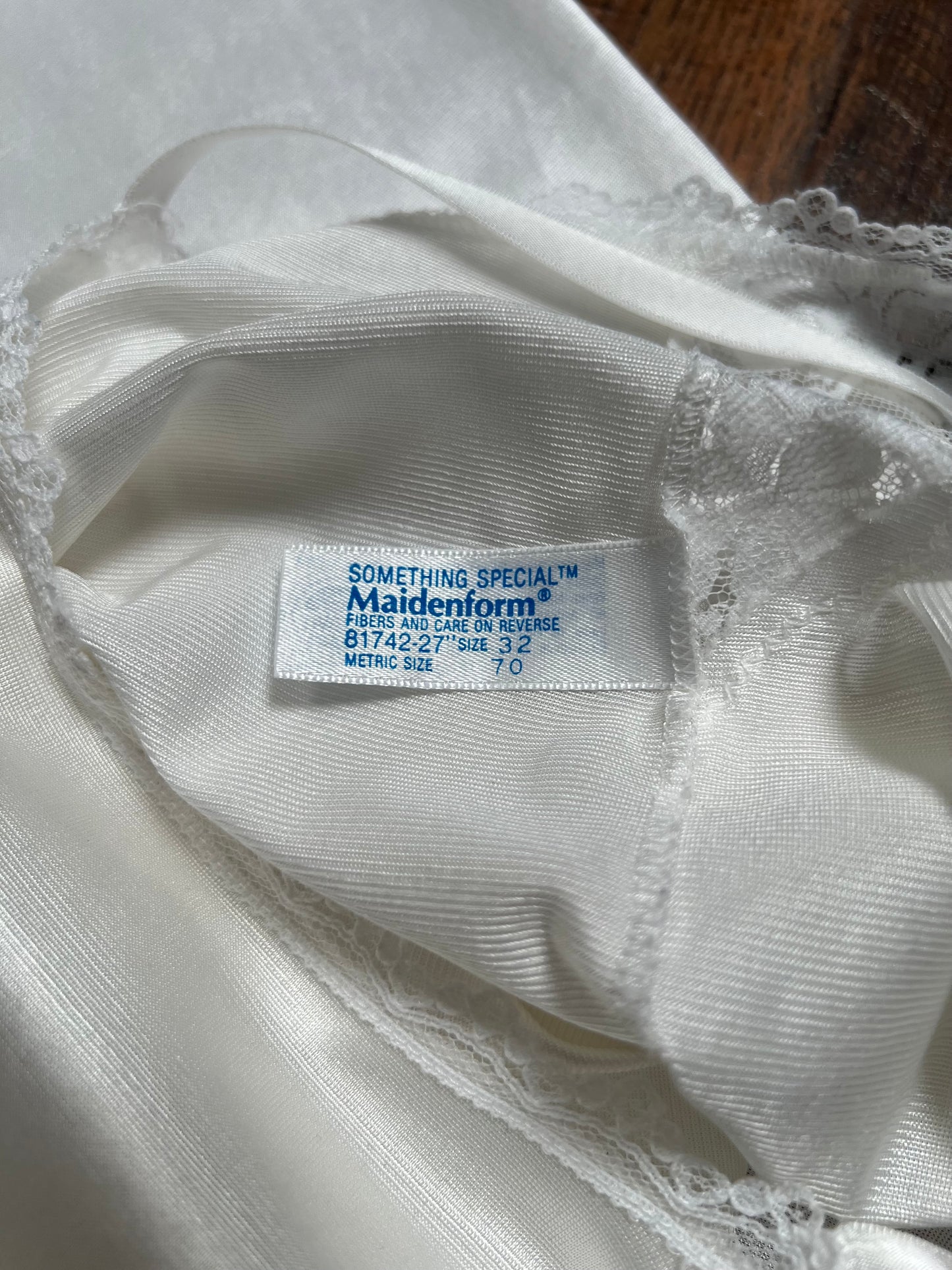Vintage Clothing - Below Knee Dress Slip - White - Floral Lace Trim - Medium - Maidenform