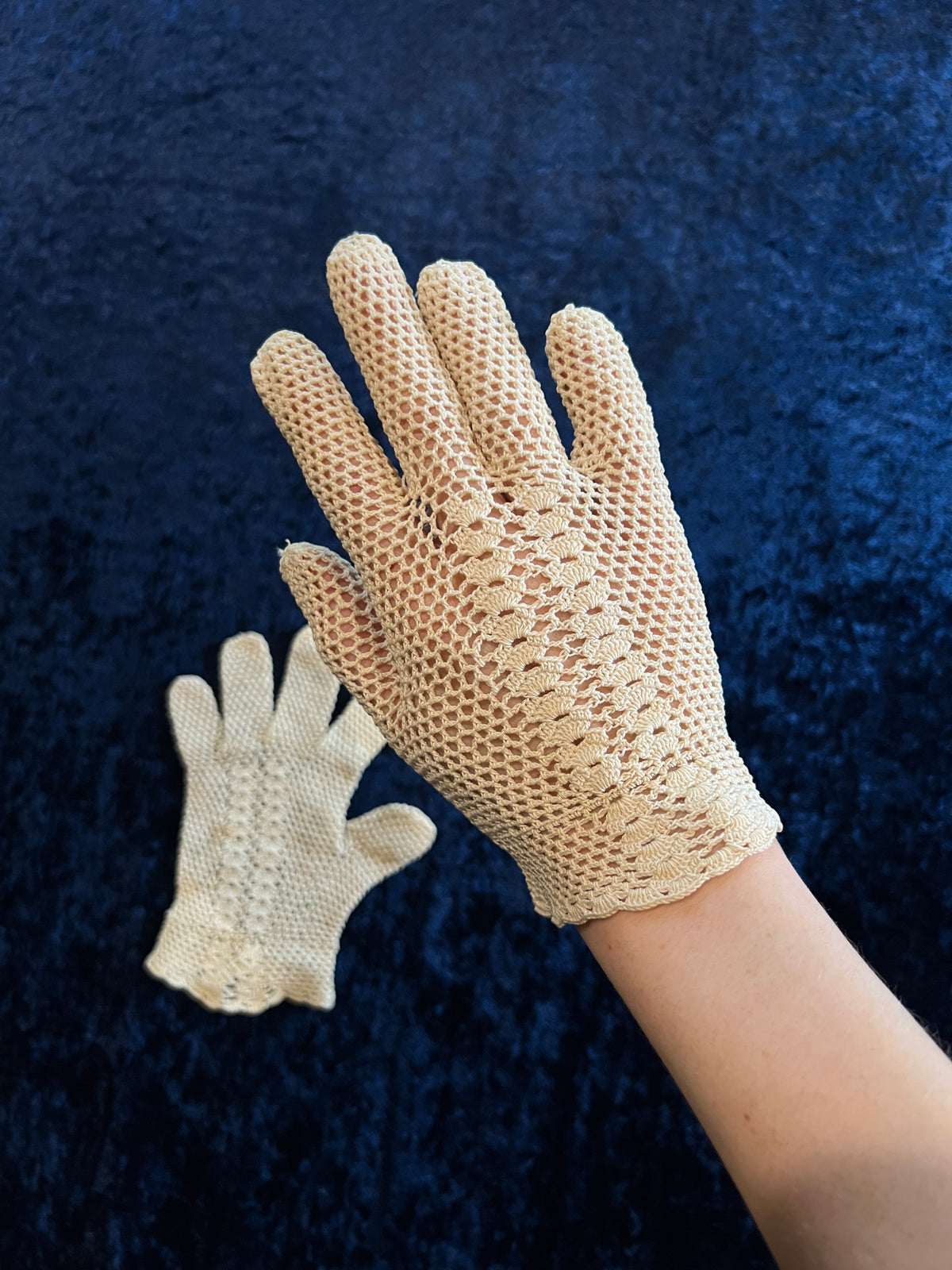 Vintage Crochet Mesh Wrist Gloves - Cream Beige Pair