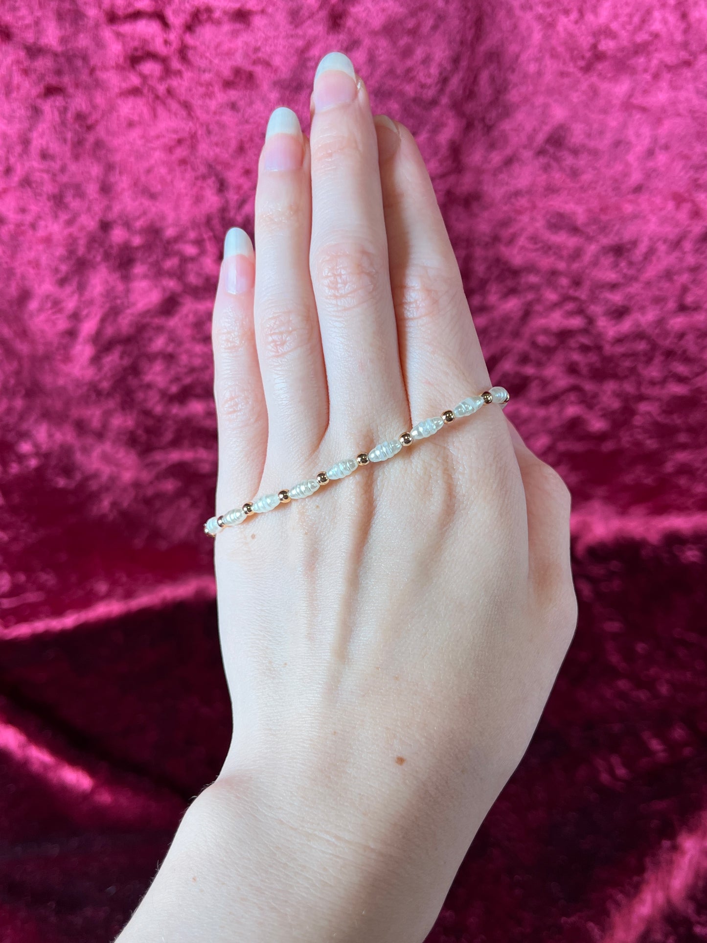 Vintage Jewelry - Bracelet - Gold Tone - Dainty Faux Pearls - 7.25"