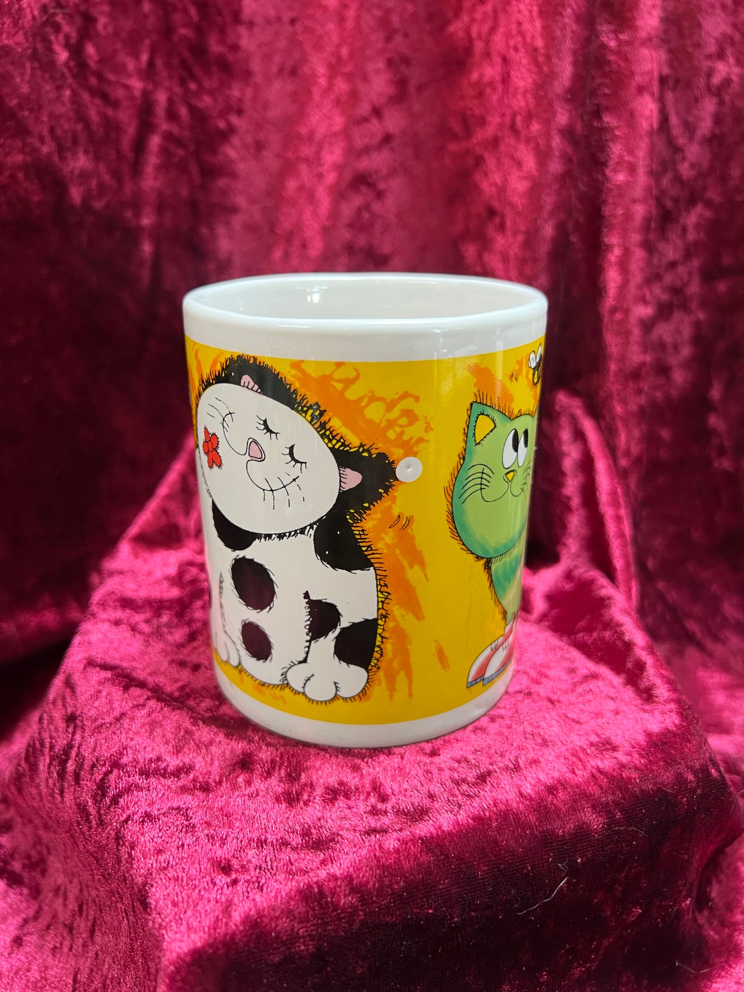 Vintage Mug - Novelty Coffee Cup - Funky 90s Cartoon Cats - Green and Spotted - Allied Design