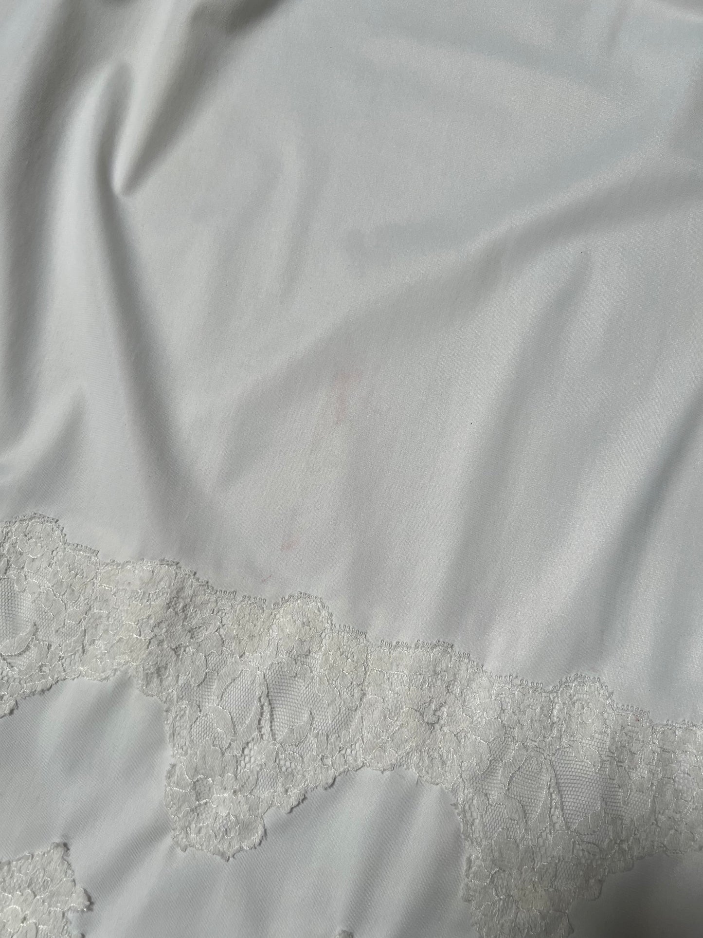 Vintage Clothing - Knee Length Skirt Slip - White - Floral Lace Detail - Medium - Van Raalte