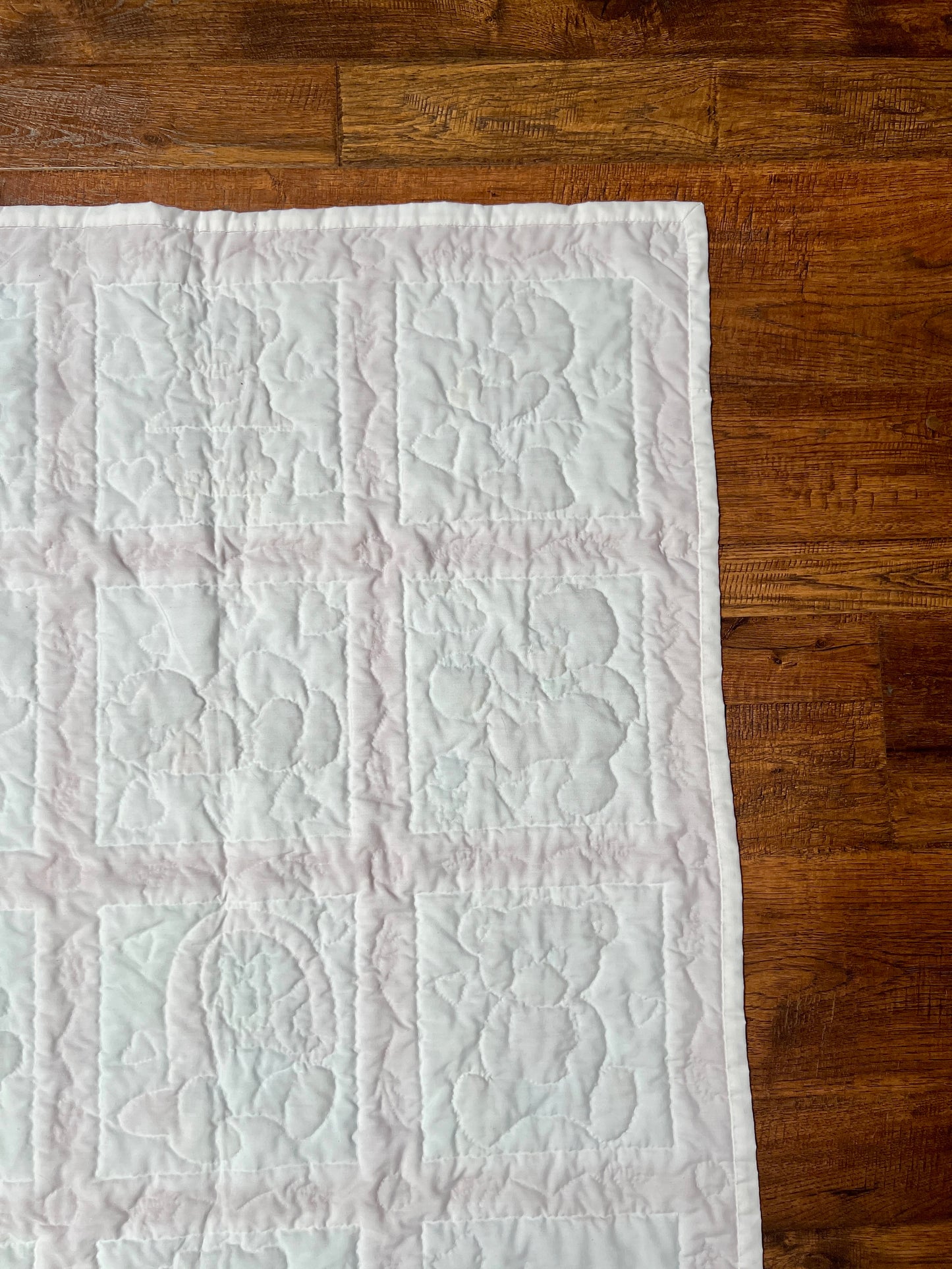 Vintage Cotton Baby Quilt – Anthropomorphic Teddy Bear Patchwork Nursery Blanket