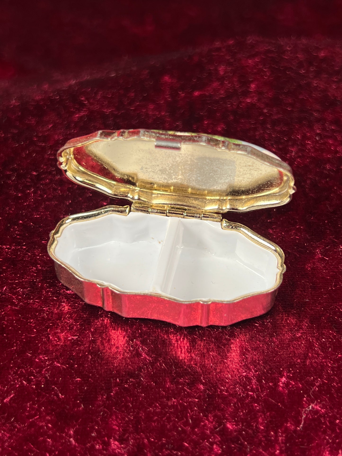Vintage Vanity - 2-Compartment Pill Box - Silver Tone - Enamel Lid - Kissing Prince and Princess