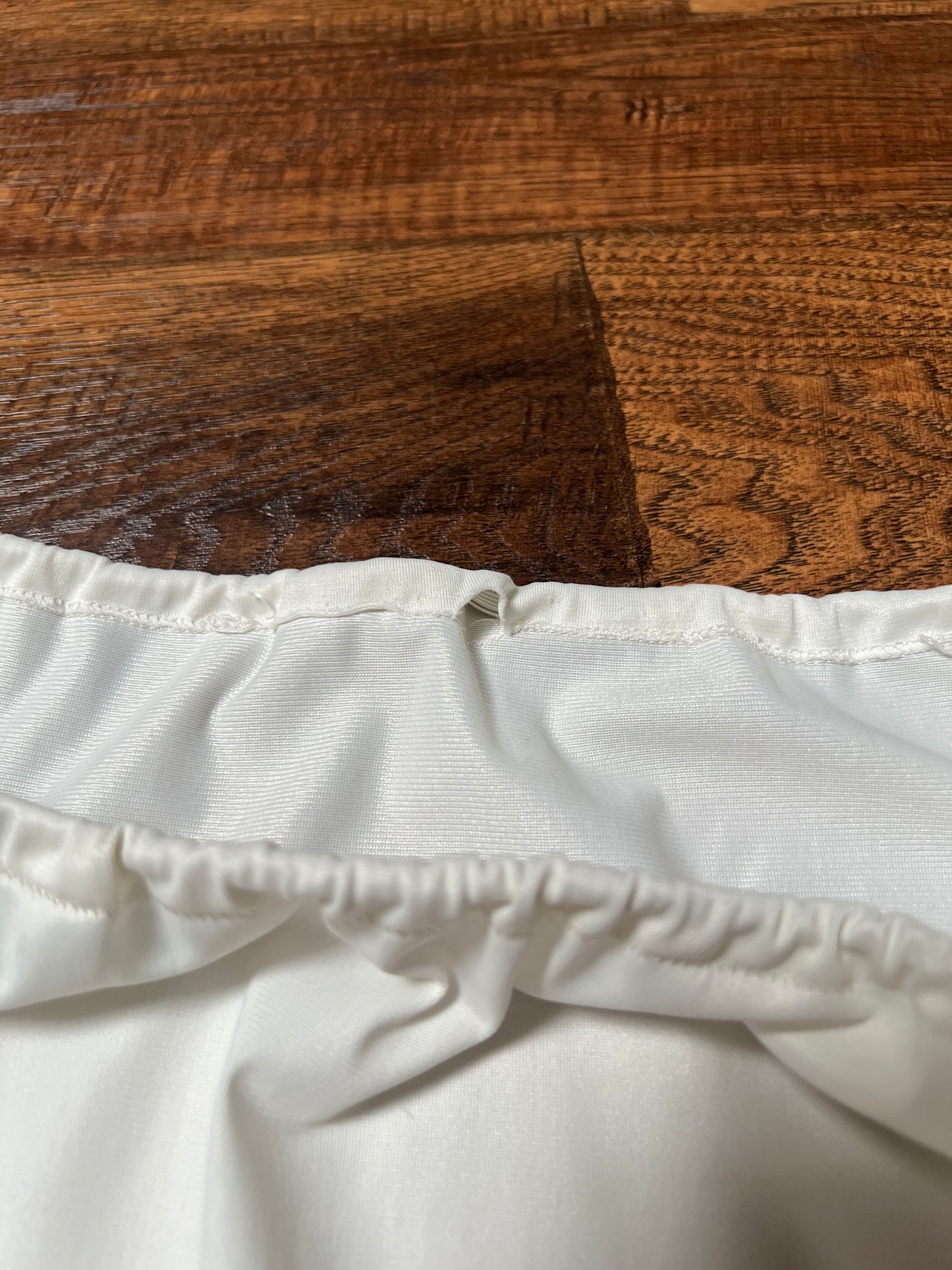 Vintage Clothing - Knee Length Skirt Slip - White - Floral Lace Detail - Medium - Van Raalte