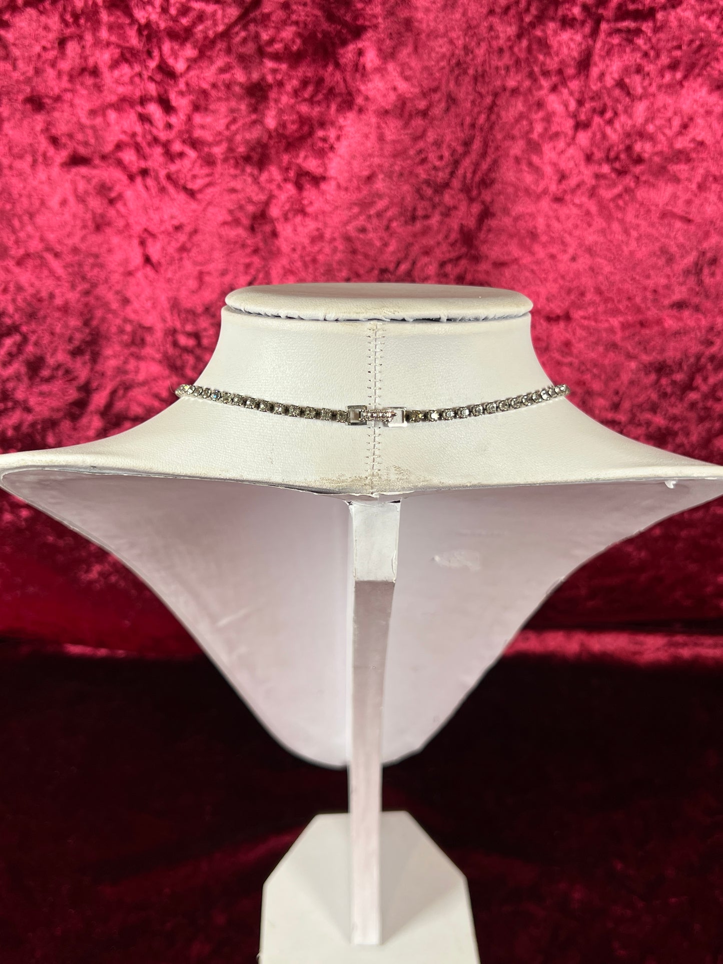 Vintage Jewelry - Bib / Collar Necklace - Silver Tone Metal - Clear Rhinestones - 14.5”