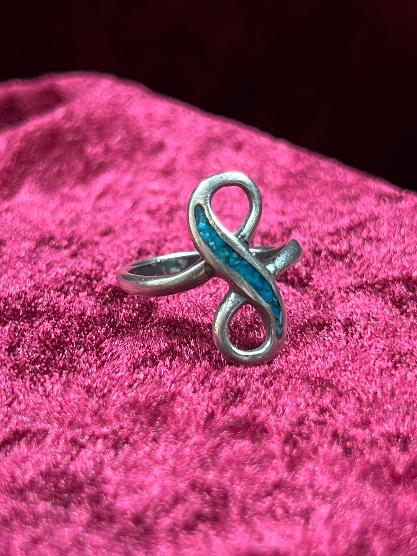 Vintage Jewelry - Infinity Ring - Sterling Silver - Inlaid Turquoise Chips - 5