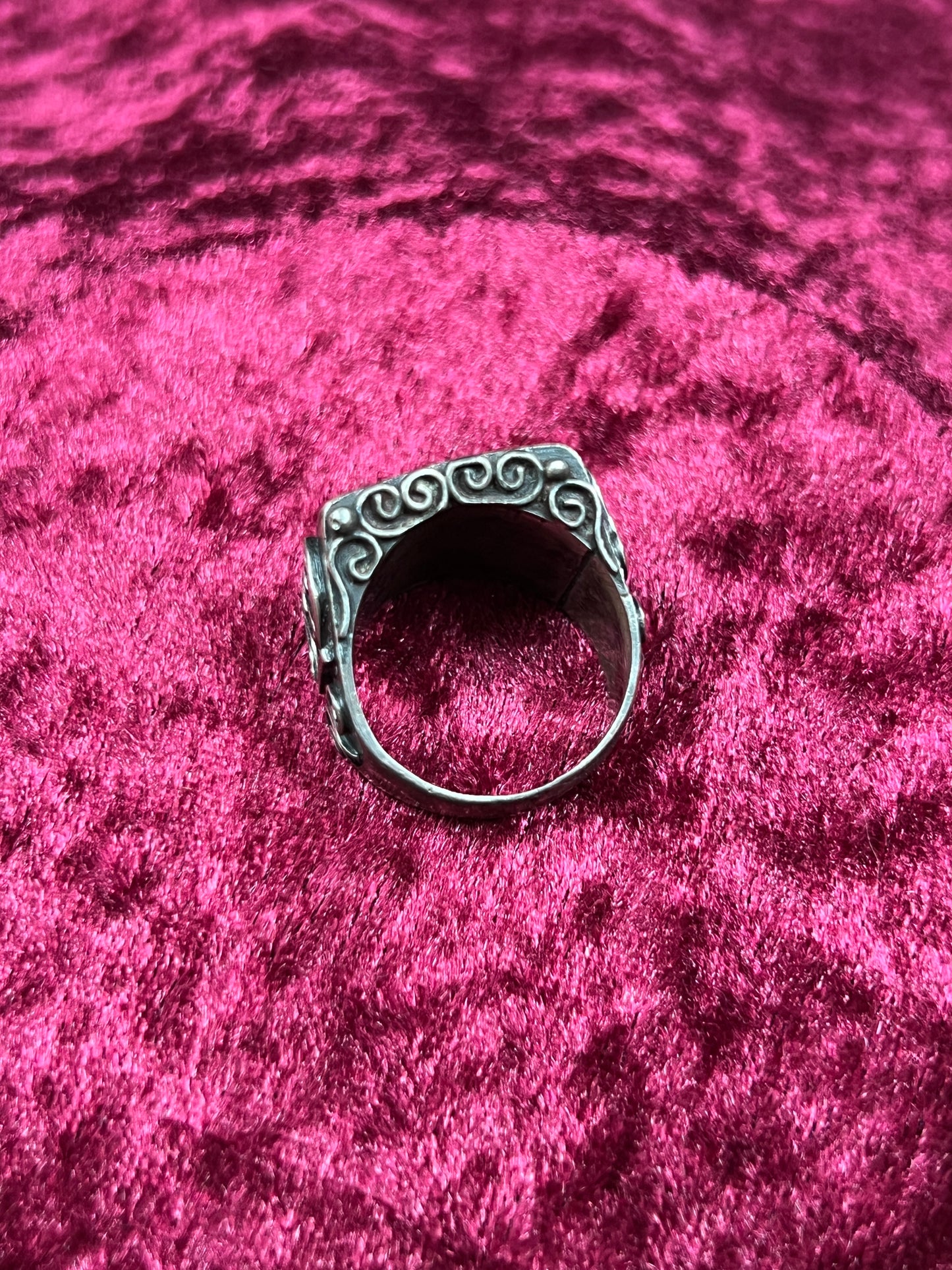 Vintage Jewelry - Tuareg Ring - Silver - Bronze Camel - 7.5