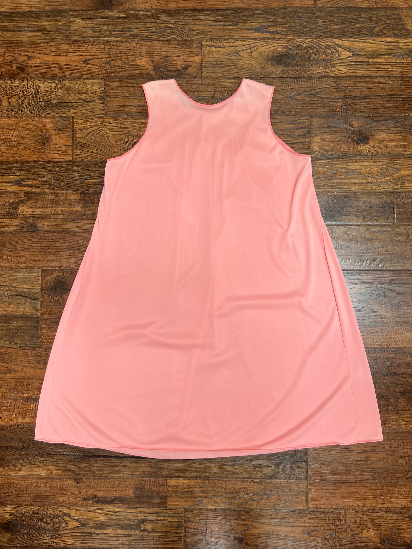 Vintage Clothing - Sleeveless Shift Nightgown - Keyhole Cutout with Rosette Button - Peach Pink - Medium