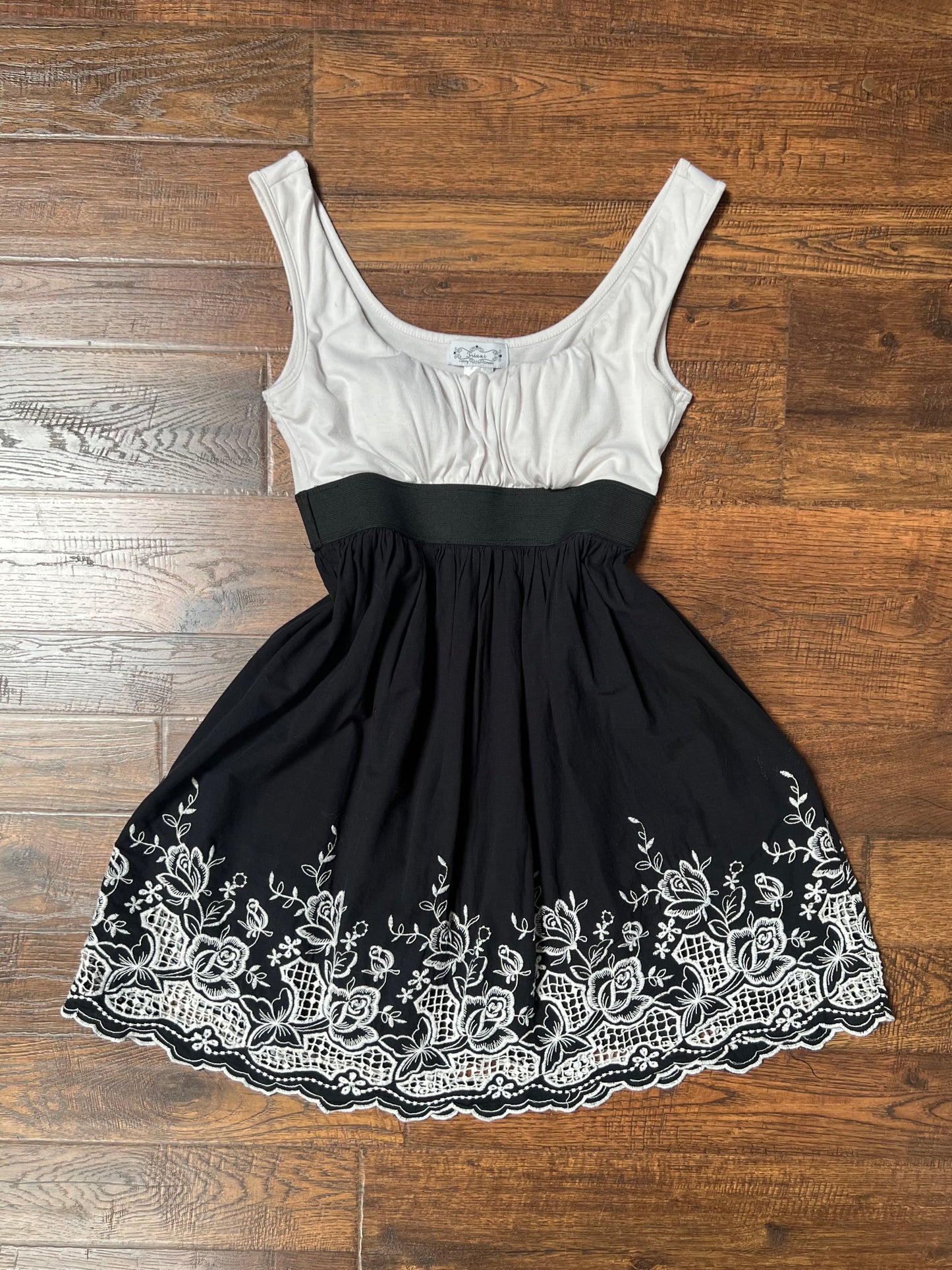 Vintage Clothing - Y2K A-Line Skater Dress - Black and White - Medium - Trixxi