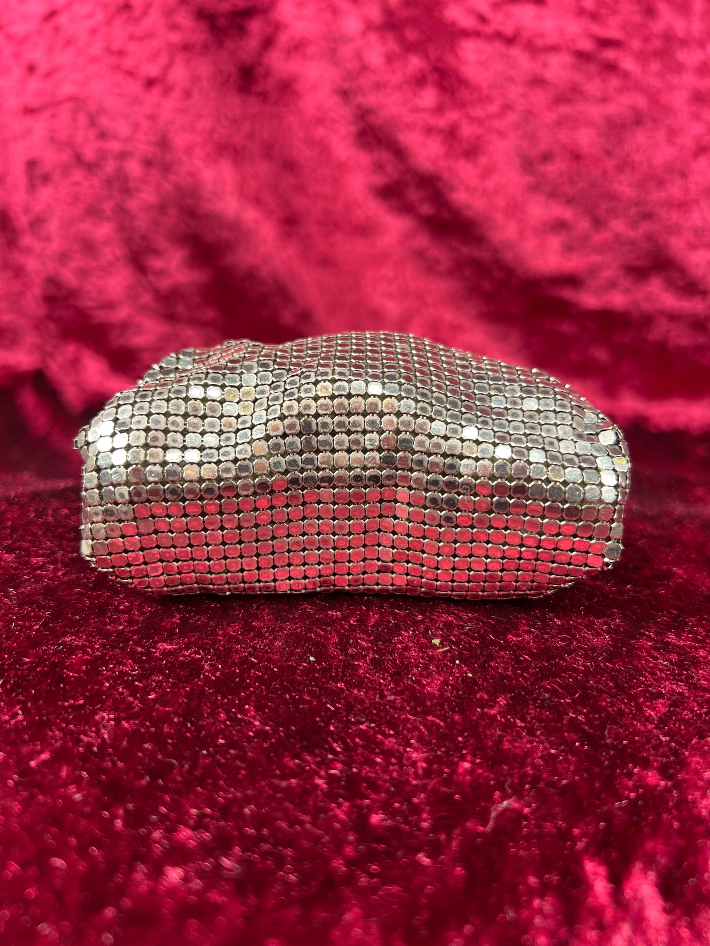 Vintage Accessory - Coin Purse - Silver Metal Mesh - Kiss Lock Closure