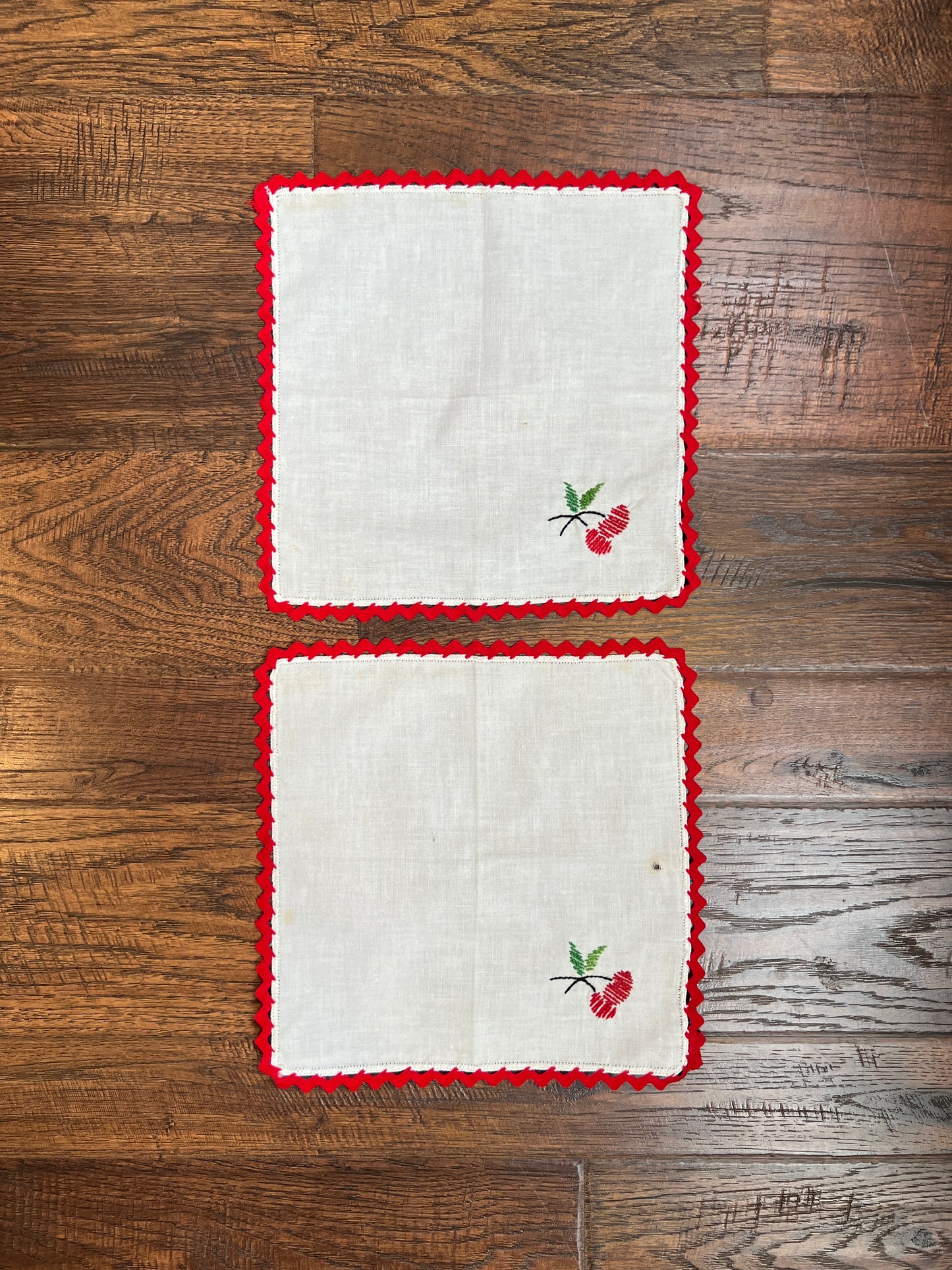 Vintage Linens - Matching Embroidered Tablecloth and Napkin Set - Red Cherries