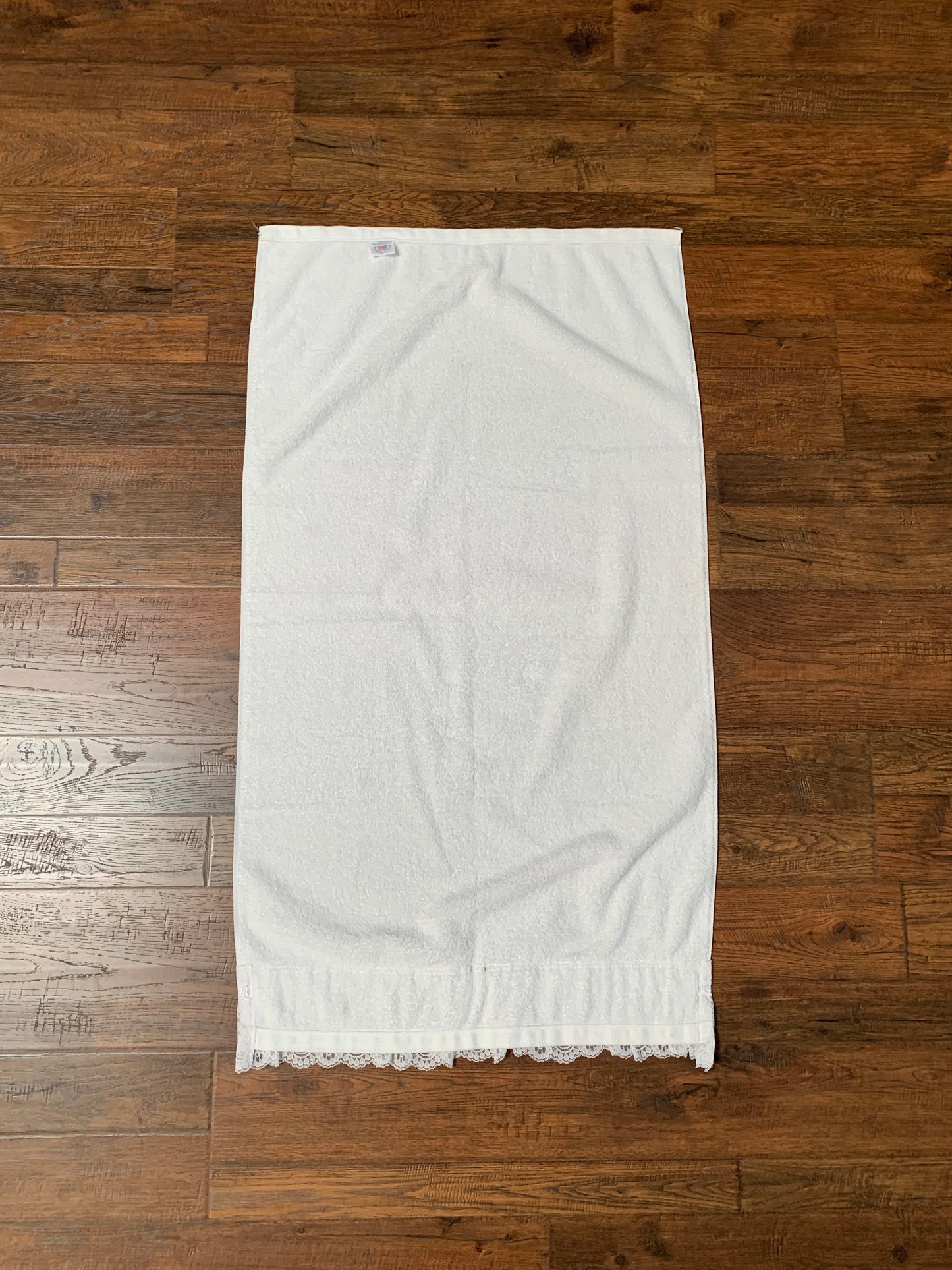 Vintage Made In America Bath Towel Set - White with Pink Rose & Lace Trim