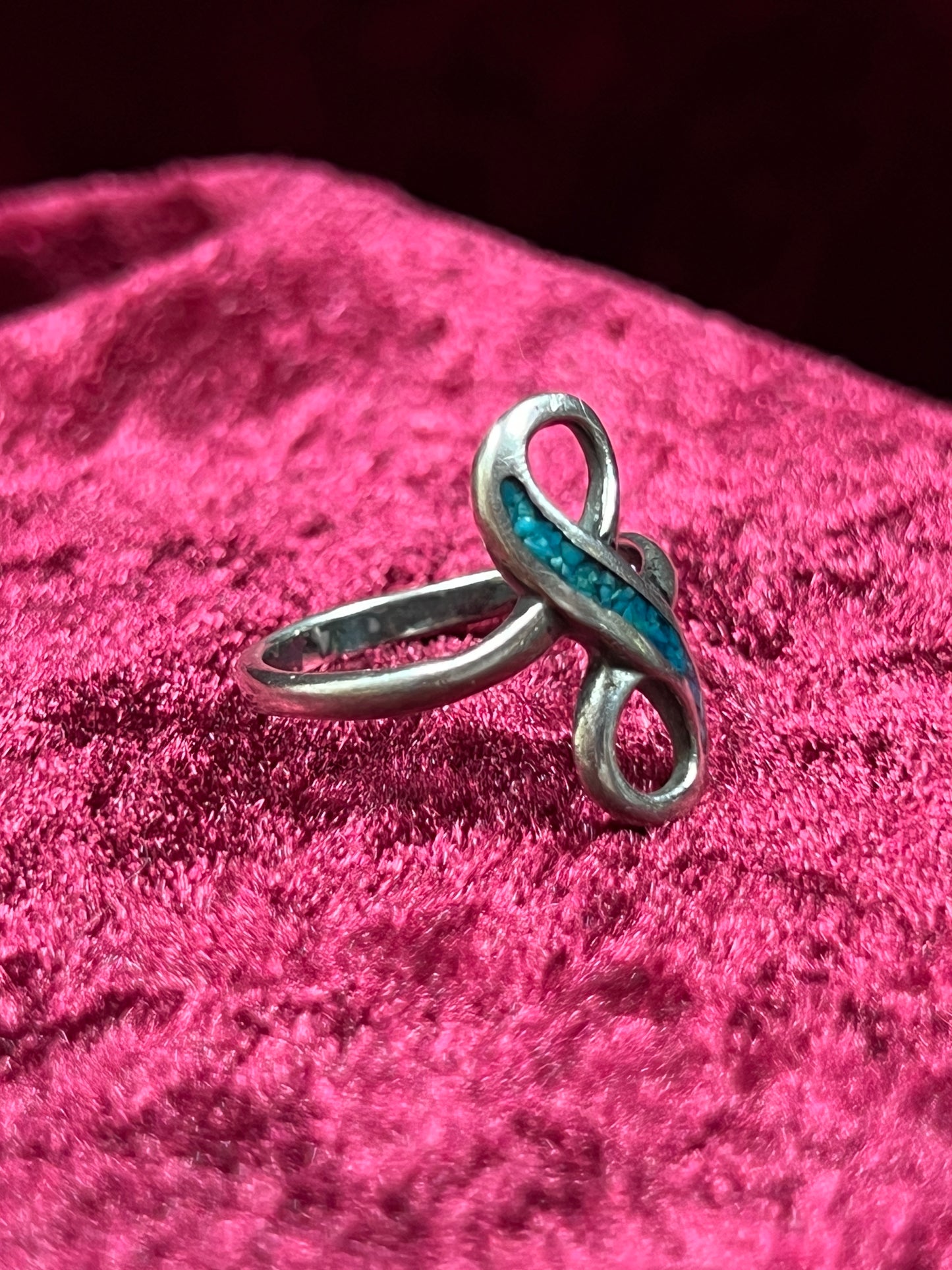 Vintage Jewelry - Infinity Ring - Sterling Silver - Inlaid Turquoise Chips - 5