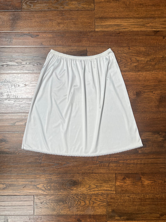 Vintage Clothing - Short Skirt Slip - White - Lace Hem - Small - Vanity Fair