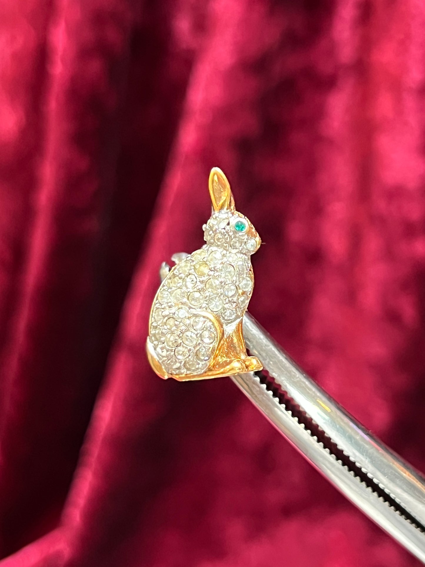 Vintage Jewelry - Pin / Brooch - Gold Tone Metal - Clear Rhinestones - Green Eye Bunny Rabbit