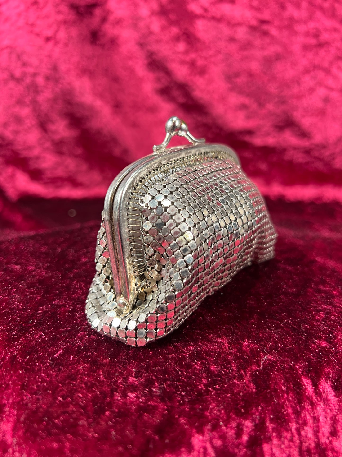 Vintage Accessory - Coin Purse - Silver Metal Mesh - Kiss Lock Closure