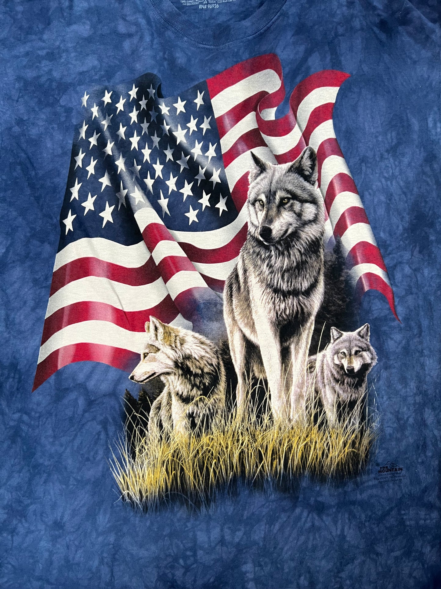 Vintage Clothing - T-Shirt - Grey Wolf and American Flag - The Mountain - 2X - Large