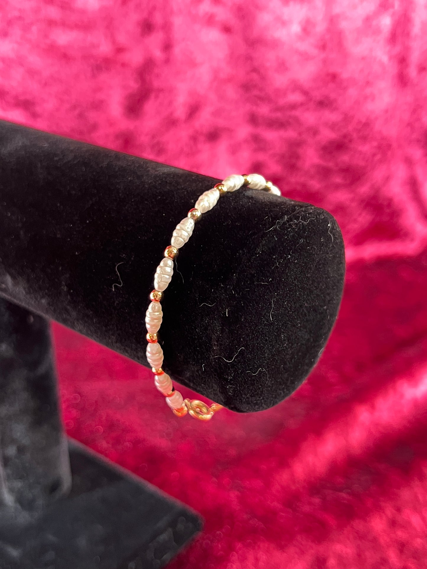 Vintage Jewelry - Bracelet - Gold Tone - Dainty Faux Pearls - 7.25"