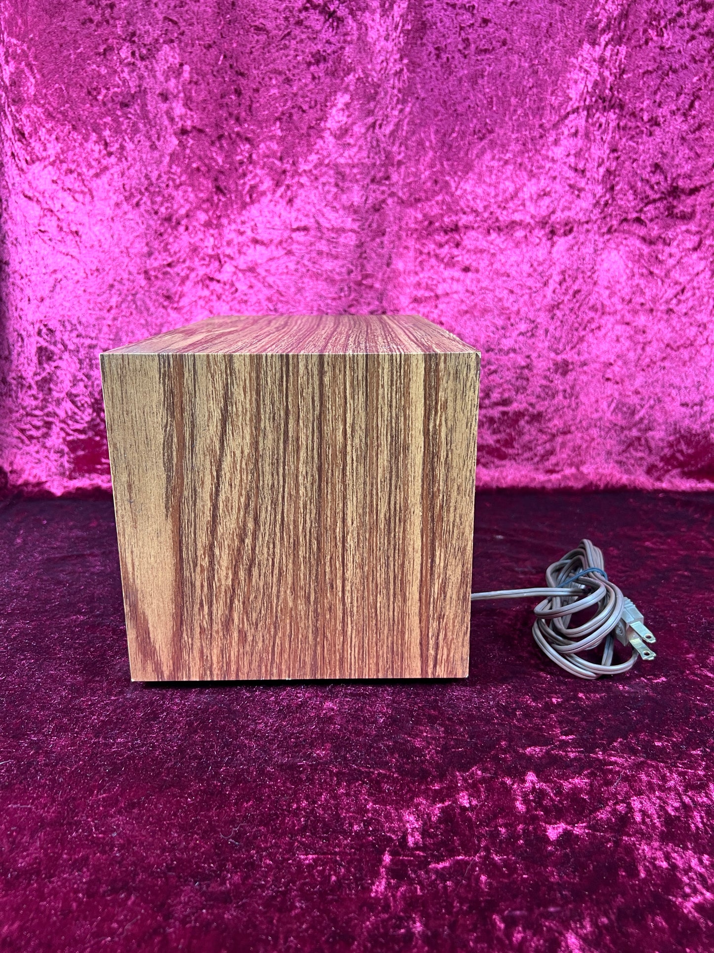 Vintage Electronics - AM / FM Tube Radio - GR-1085 Wood Grain - Heathkit - 1975