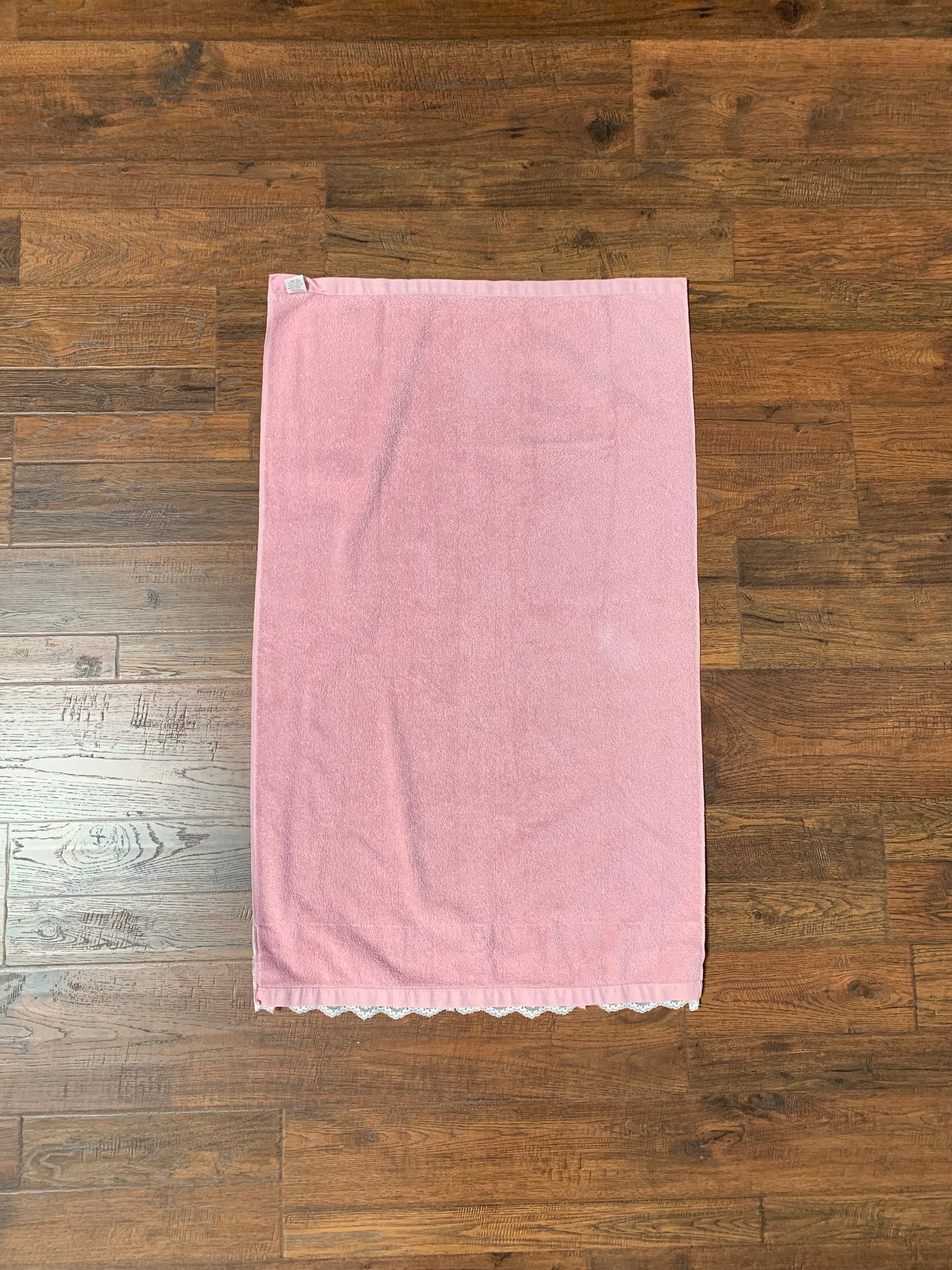 Vintage 1978 Grand Prix by Avanti Bath Towel - Pink with Lace, Ribbon, and Rose Trim