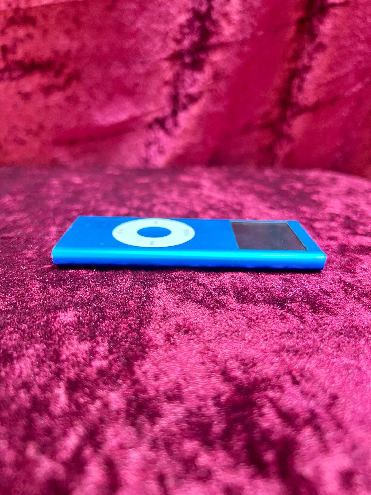 Vintage Electronics - iPod Nano with iLuv Case - Blue - Untested