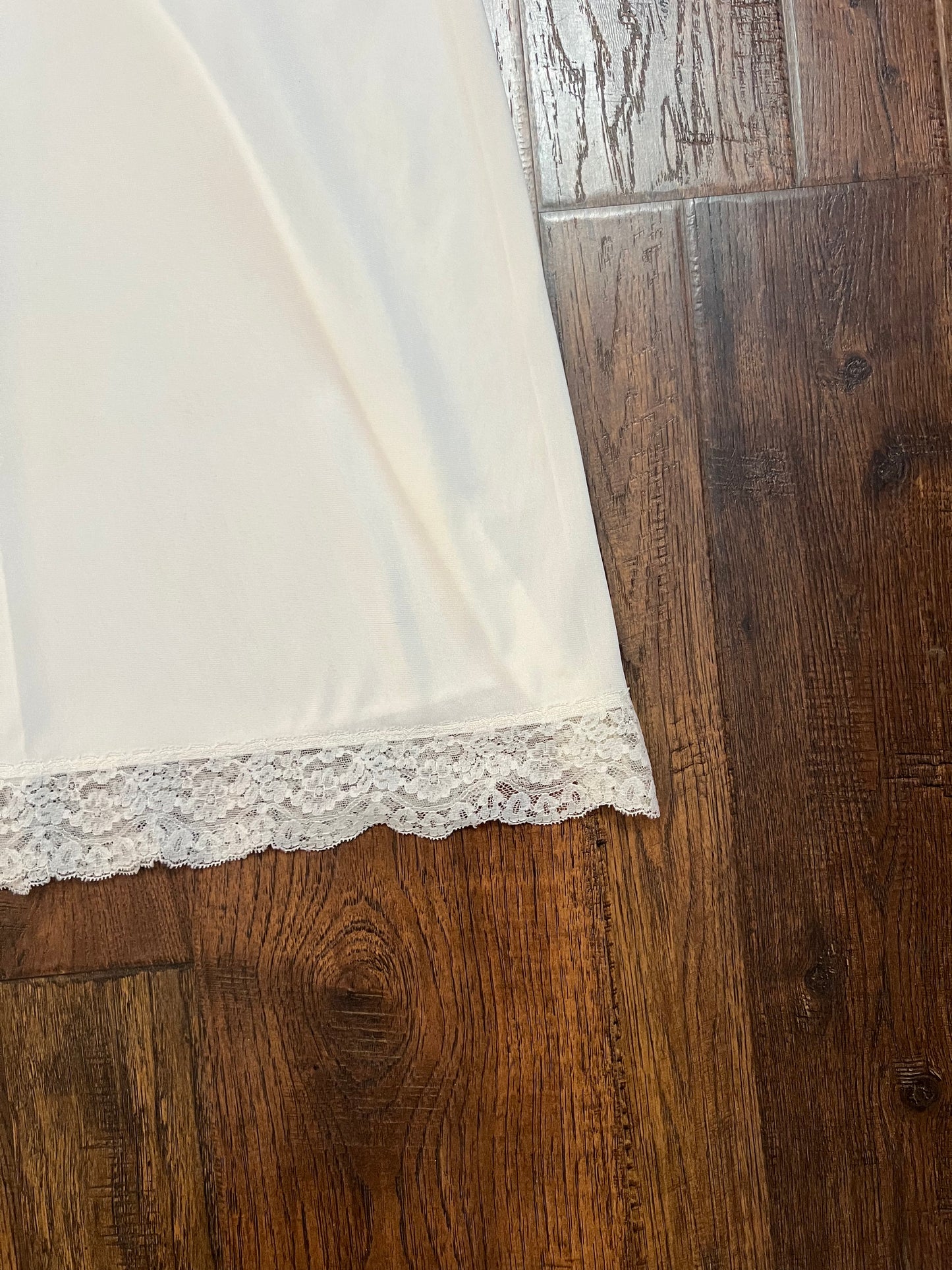Vintage Clothing - Dress Slip - White - Floral Lace - Hollywood Vassarette - Medium - Made In U.S.A.
