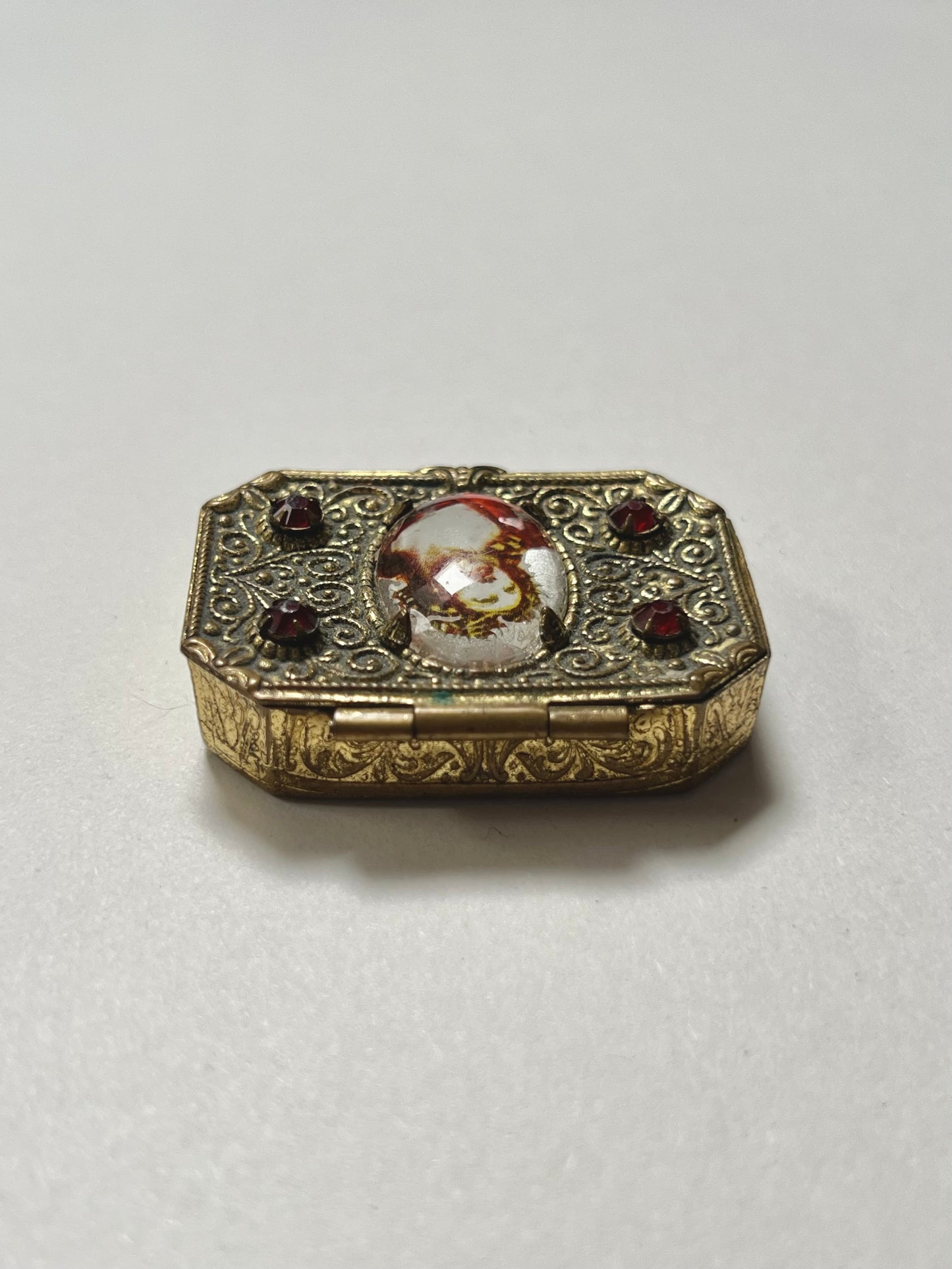 Vintage Religio - Brass Pill Box - Jesus In Thorned Crown - Red Faceted Glass