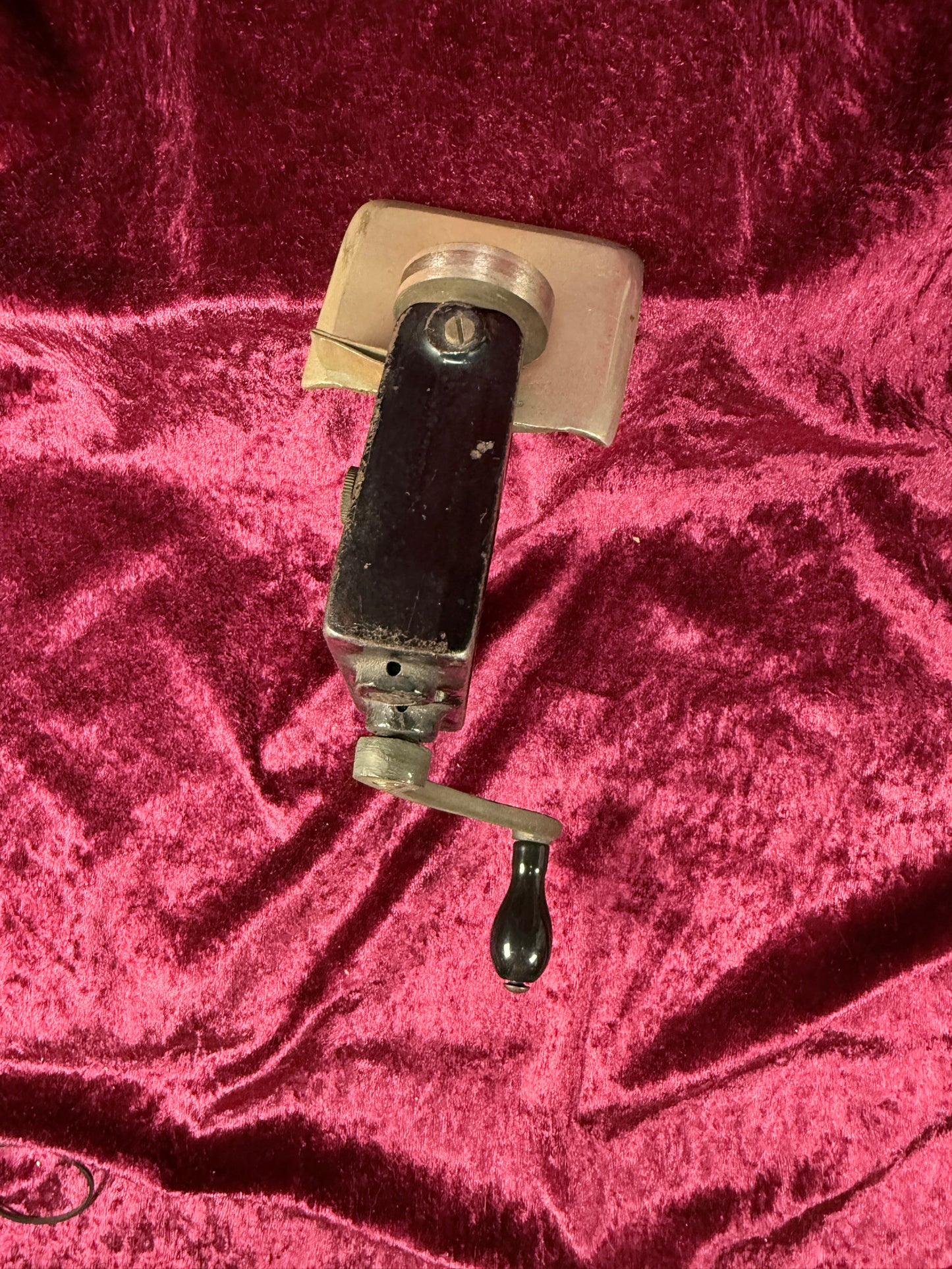 Antique Cast Iron Fabric Pinker β Hammann The Gem Hand Crank
