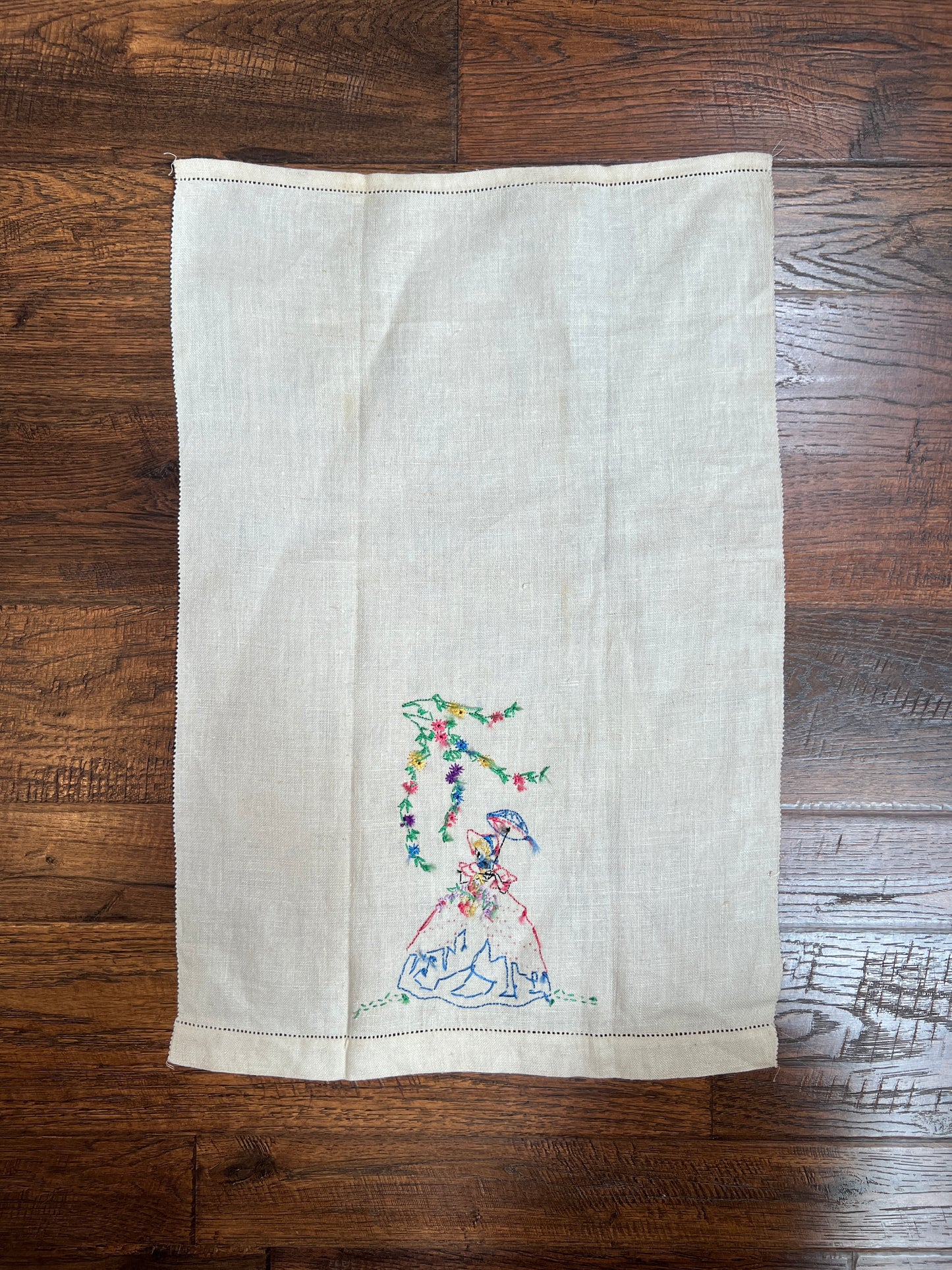 Vintage Linens - Pair of Embroidered Dinner Napkins - Rococo Lady In Waiting