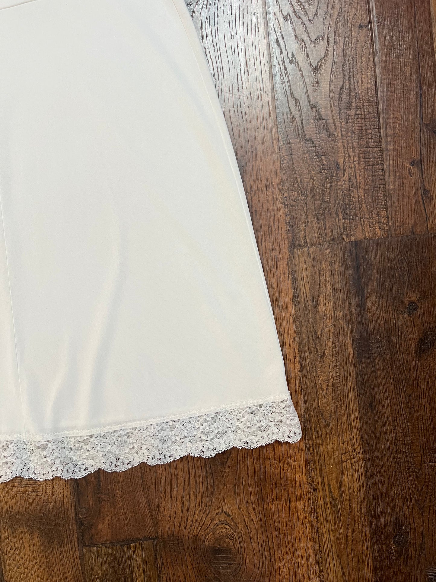 Vintage Clothing - Dress Slip - White - Floral Lace - Hollywood Vassarette - Medium - Made In U.S.A.