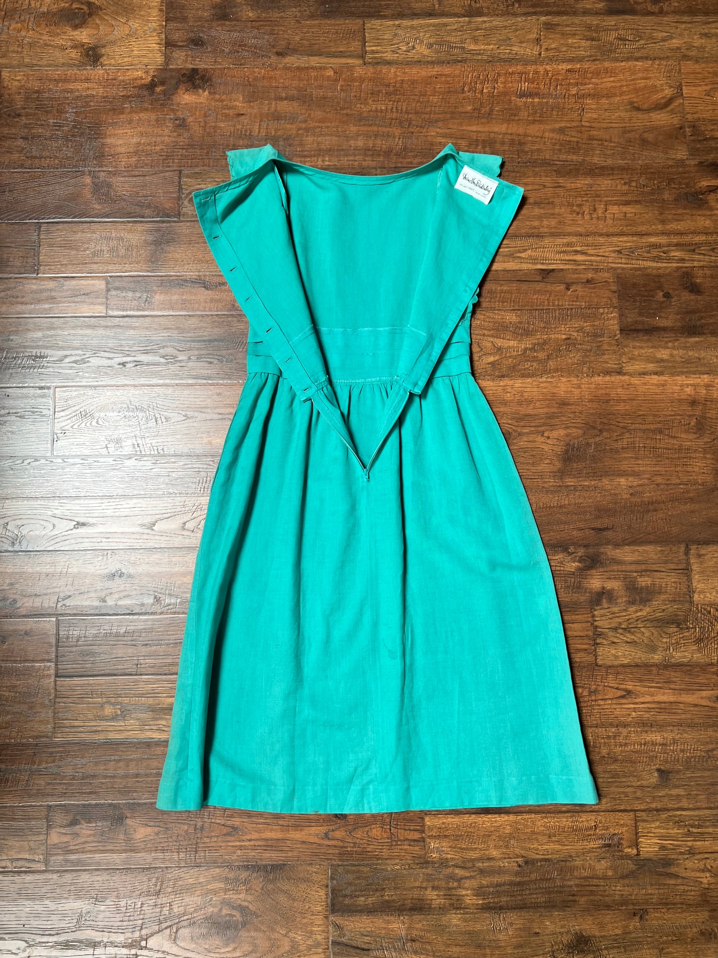 Vintage Clothing - Full Skirt Dress - Scalloped Cap Sleeves - Small - Diane Von Furstenberg