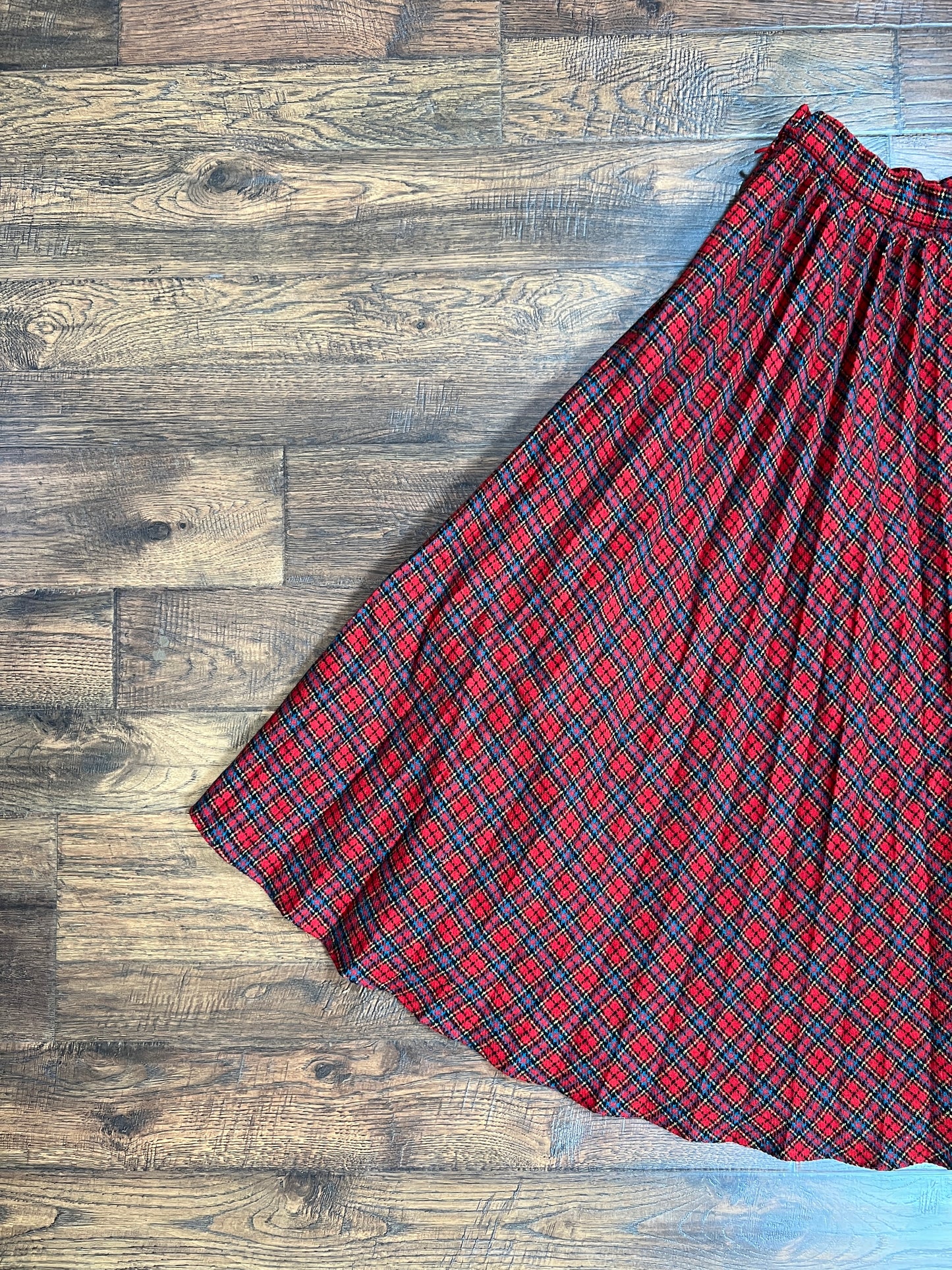 Vintage Clothing - Below The Knee Skirt - Red Plaid - X-Small - Doro Tennis