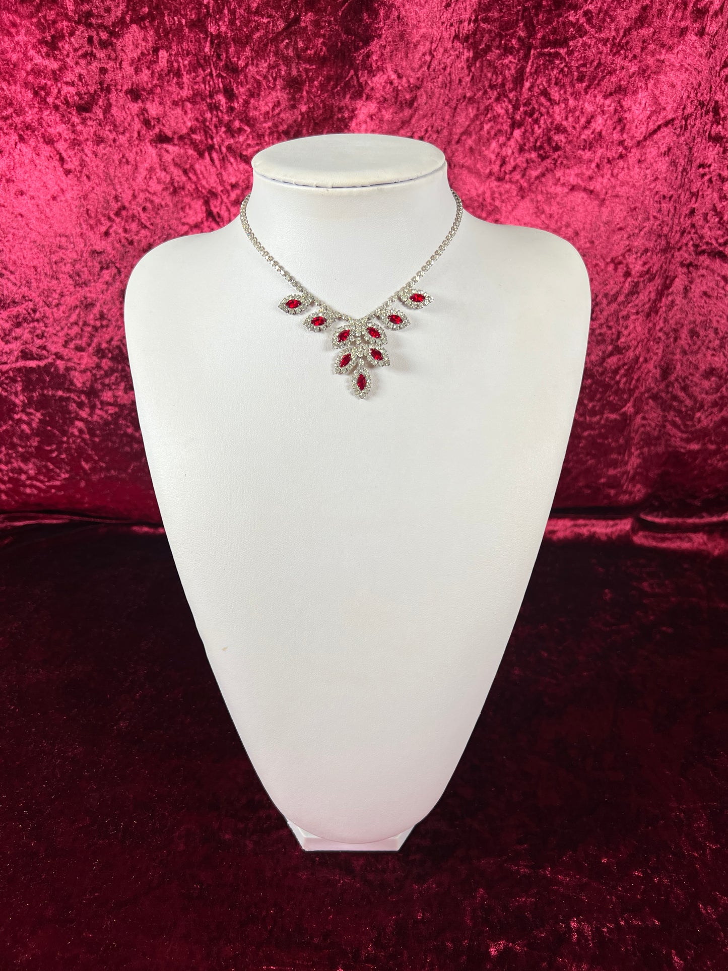Vintage Jewelry - Collar Necklace - Silver Tone Metal - Red and Clear Rhinestones - 15.25”