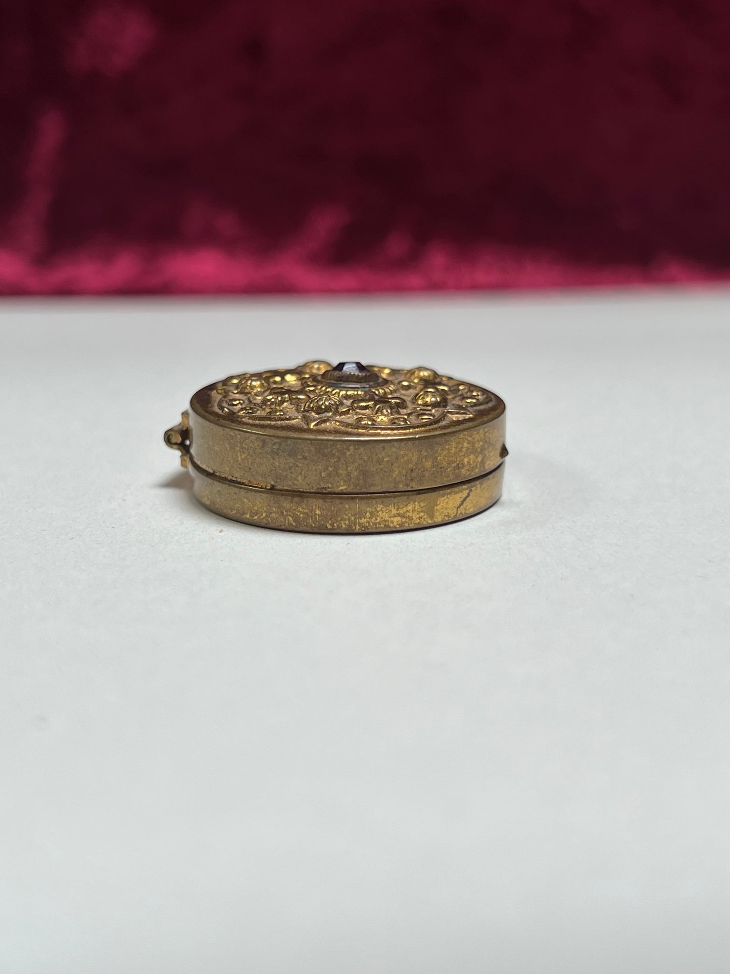 Vintage Trinket Box - Round Makeup Compact - Purple Gem - Ornate Floral Design