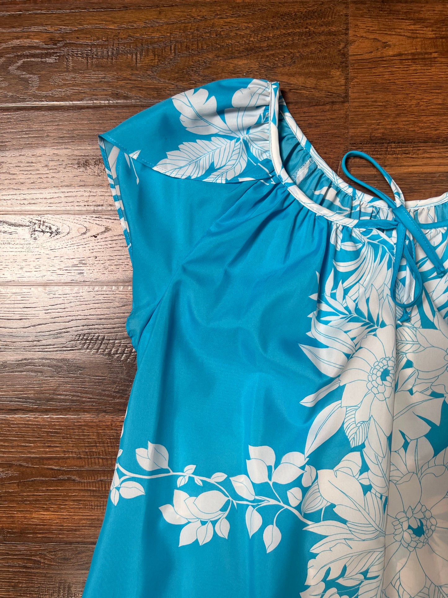 Vintage Clothing - Hawaiian MuuMuu - Light Blue - Tropical Florals - Medium - Hilo Hattie