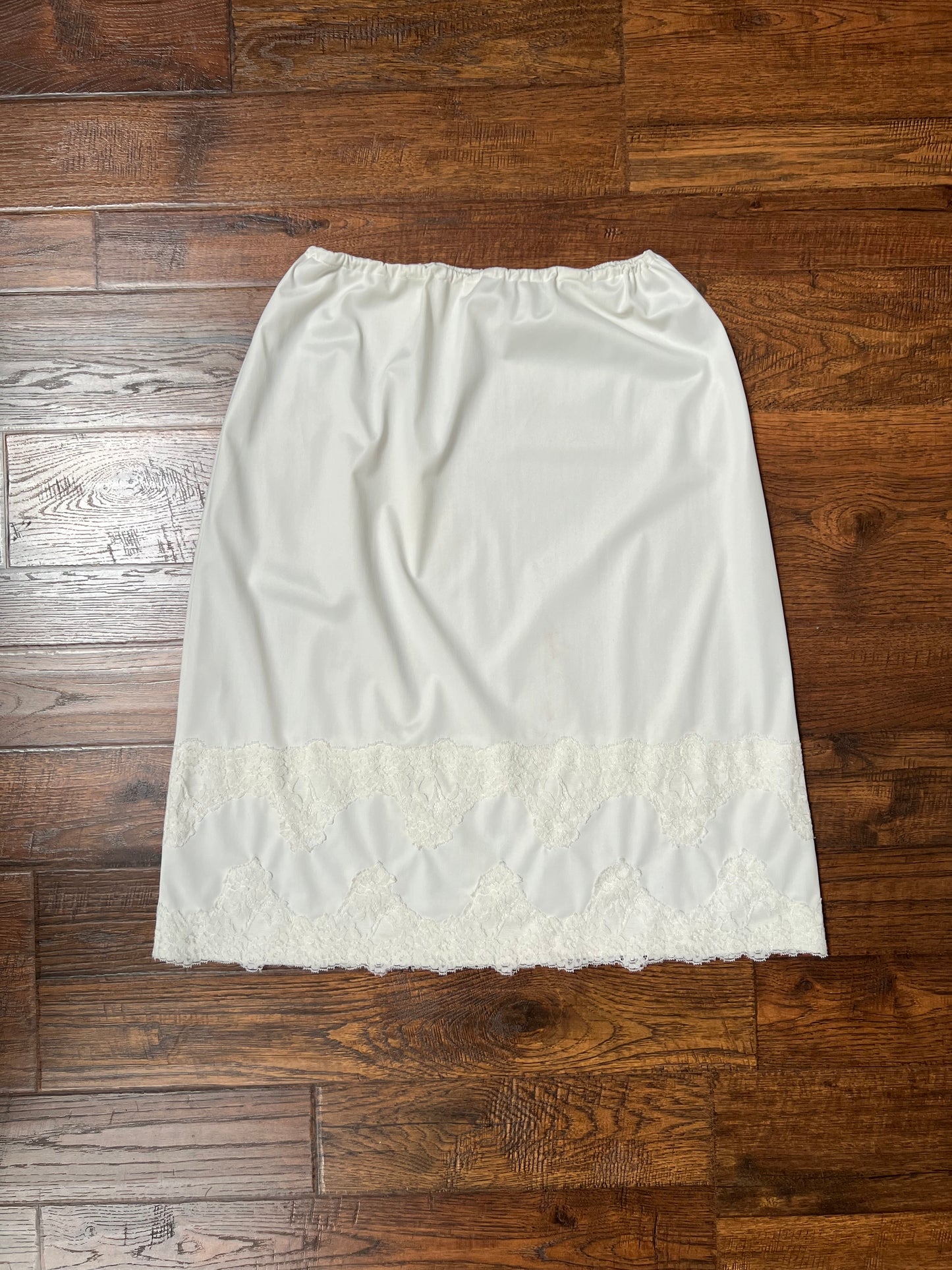 Vintage Clothing - Knee Length Skirt Slip - White - Floral Lace Detail - Medium - Van Raalte