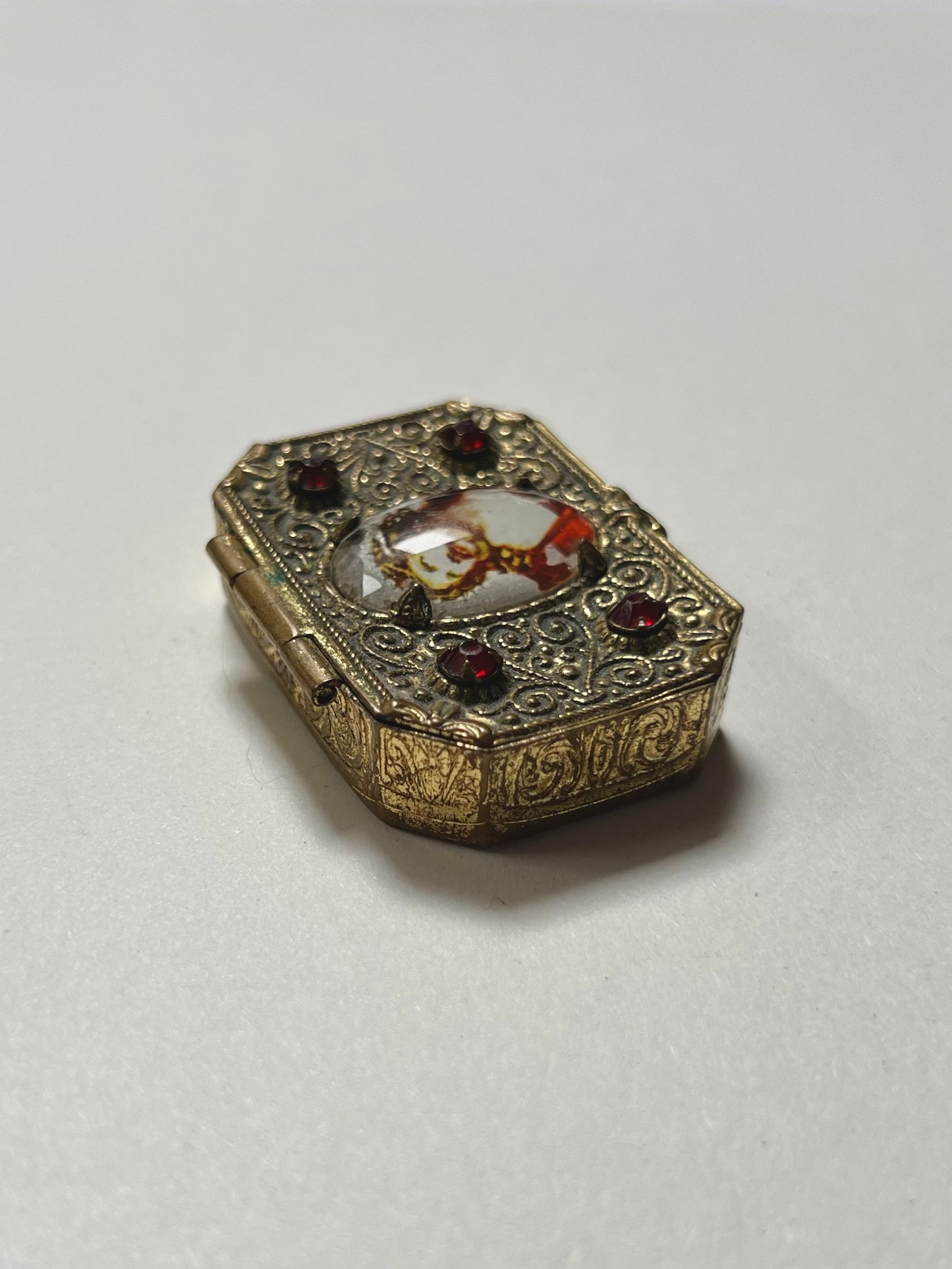 Vintage Religio - Brass Pill Box - Jesus In Thorned Crown - Red Faceted Glass