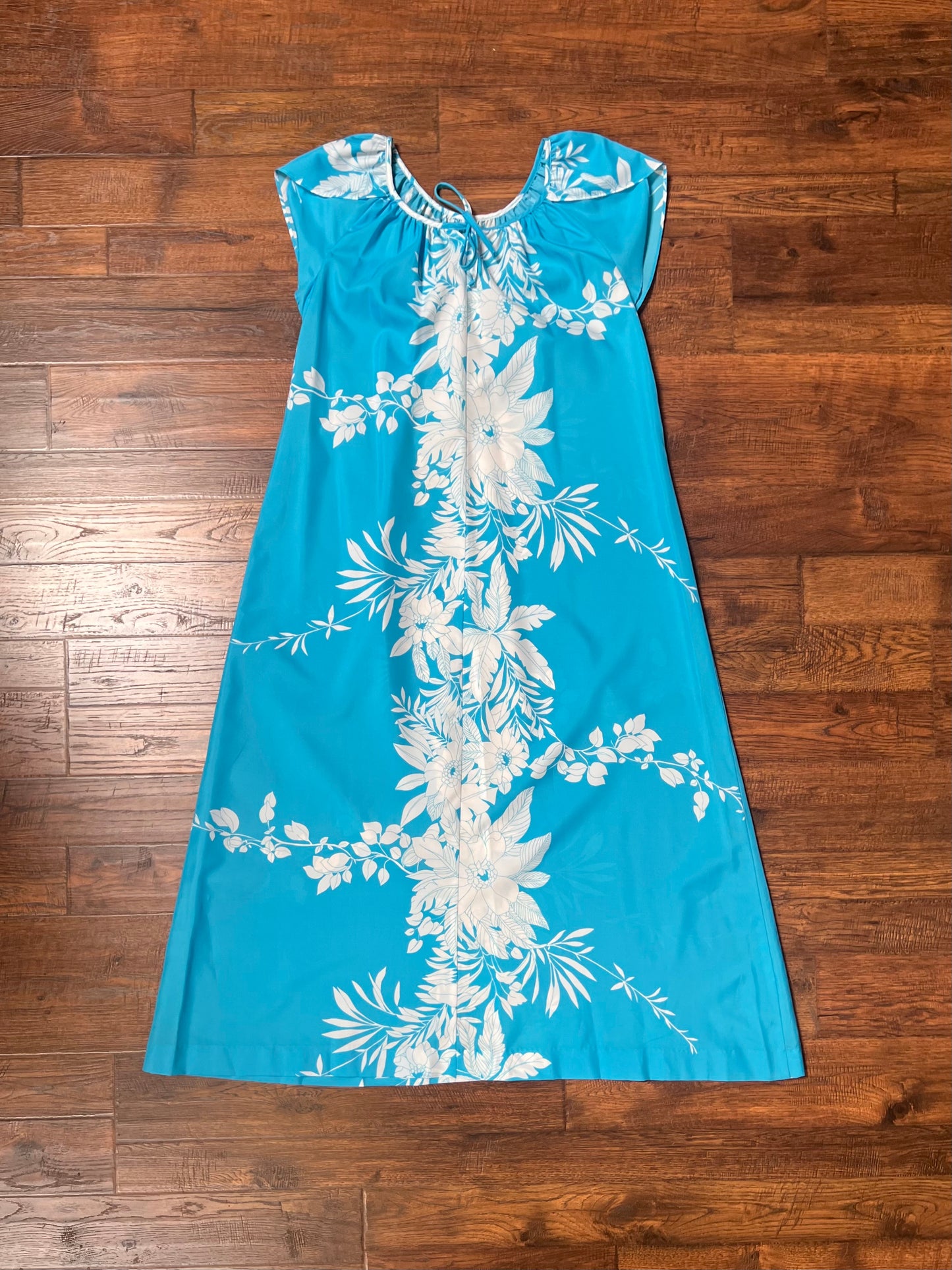 Vintage Clothing - Hawaiian MuuMuu - Light Blue - Tropical Florals - Medium - Hilo Hattie
