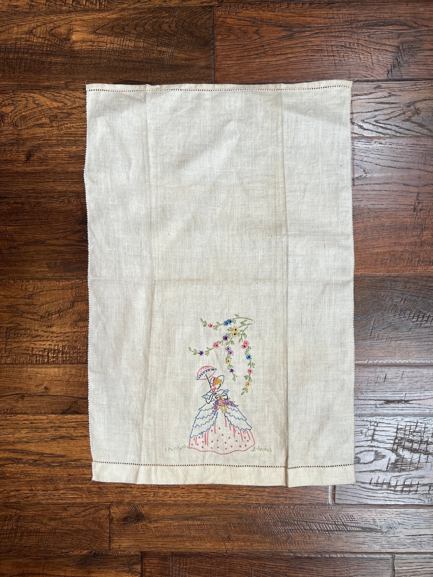 Vintage Linens - Pair of Embroidered Dinner Napkins - Rococo Lady In Waiting