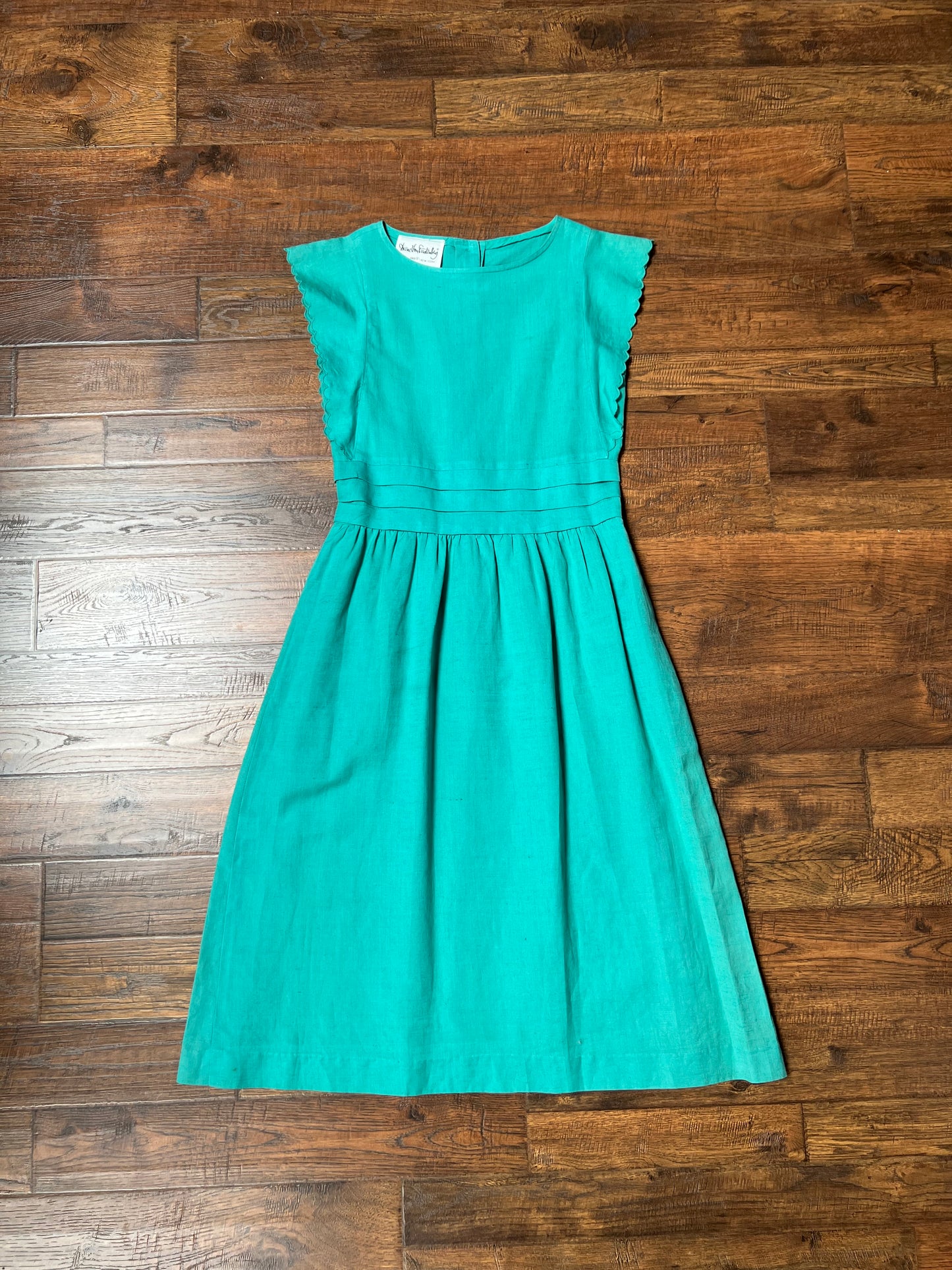 Vintage Clothing - Full Skirt Dress - Scalloped Cap Sleeves - Small - Diane Von Furstenberg