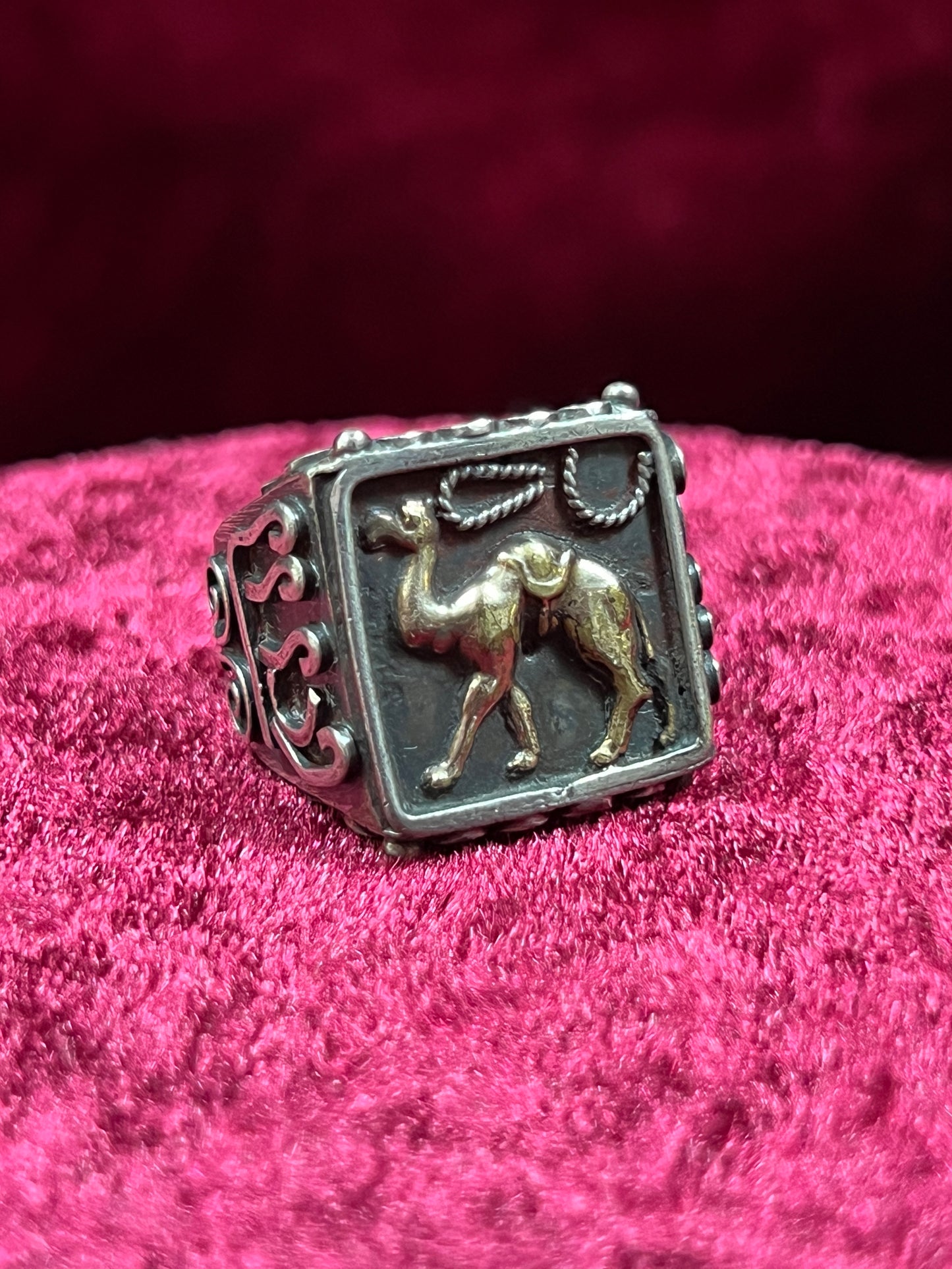Vintage Jewelry - Tuareg Ring - Silver - Bronze Camel - 7.5