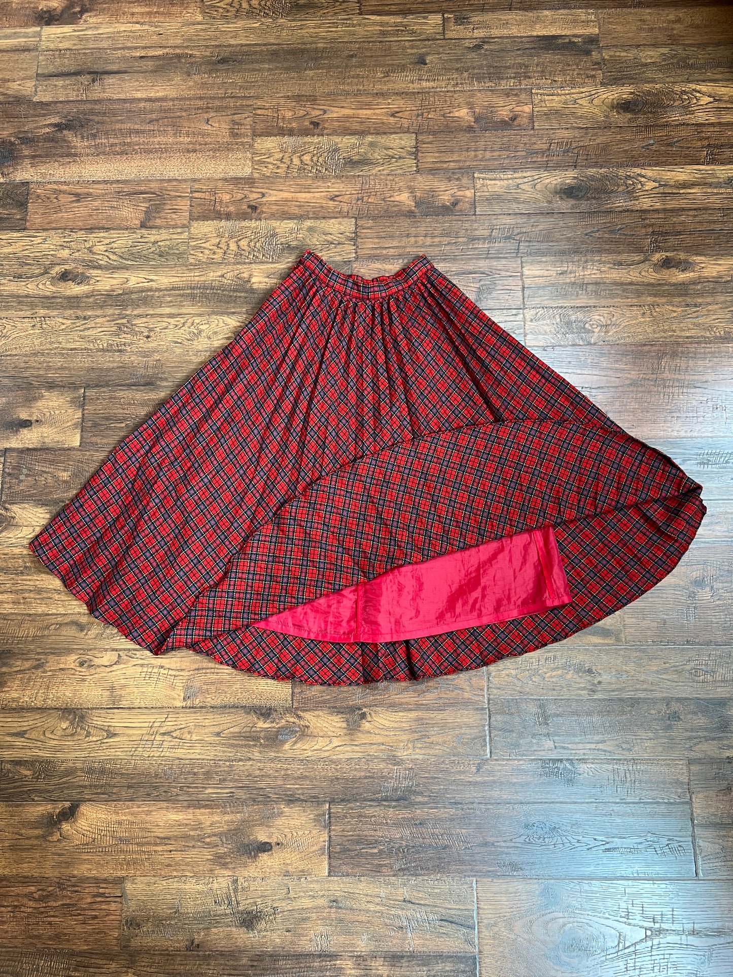 Vintage Clothing - Below The Knee Skirt - Red Plaid - X-Small - Doro Tennis