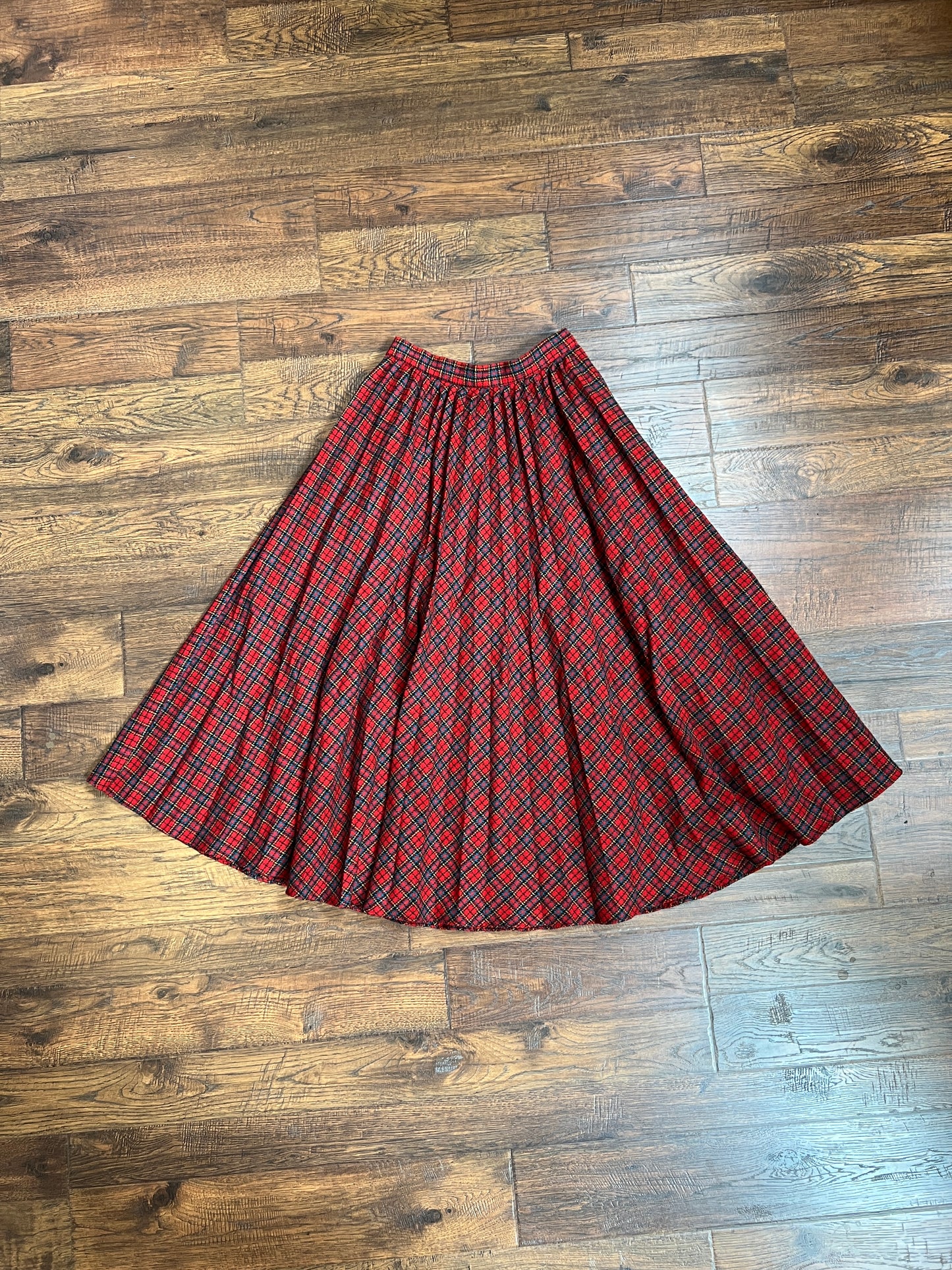 Vintage Clothing - Below The Knee Skirt - Red Plaid - X-Small - Doro Tennis