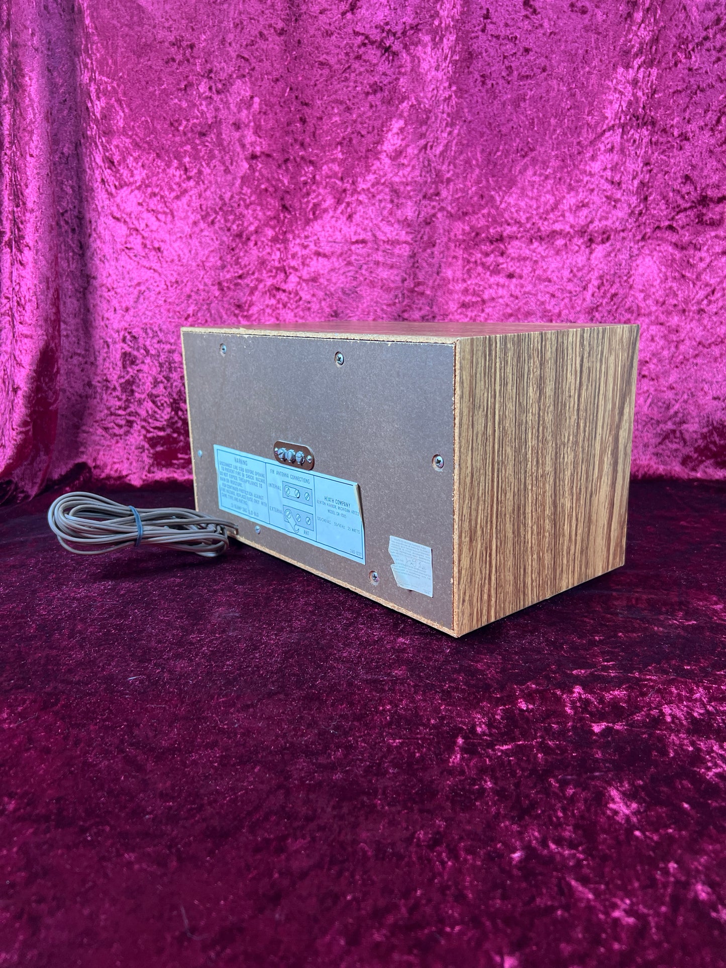 Vintage Electronics - AM / FM Tube Radio - GR-1085 Wood Grain - Heathkit - 1975