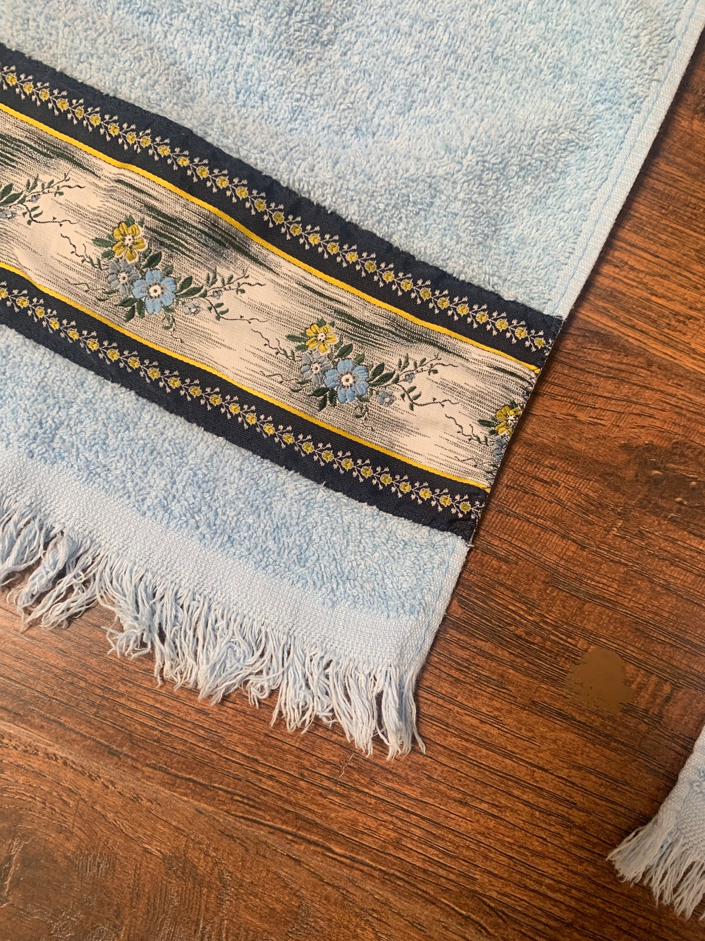 Vintage Dundee Decorative Hand Towel Set - Baby Blue with Floral Ribbon
