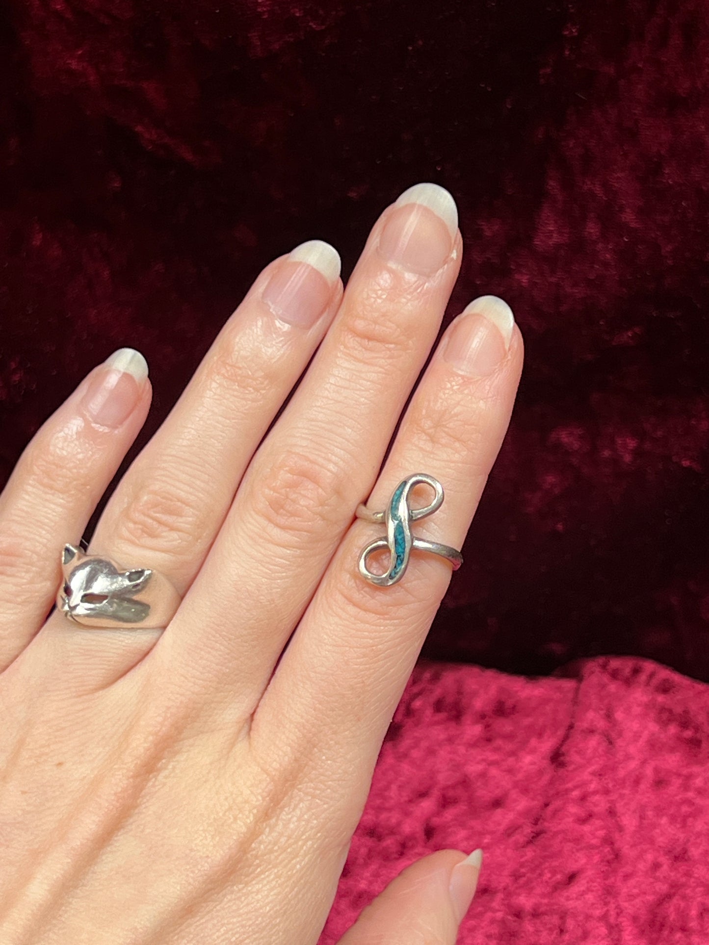Vintage Jewelry - Infinity Ring - Sterling Silver - Inlaid Turquoise Chips - 5